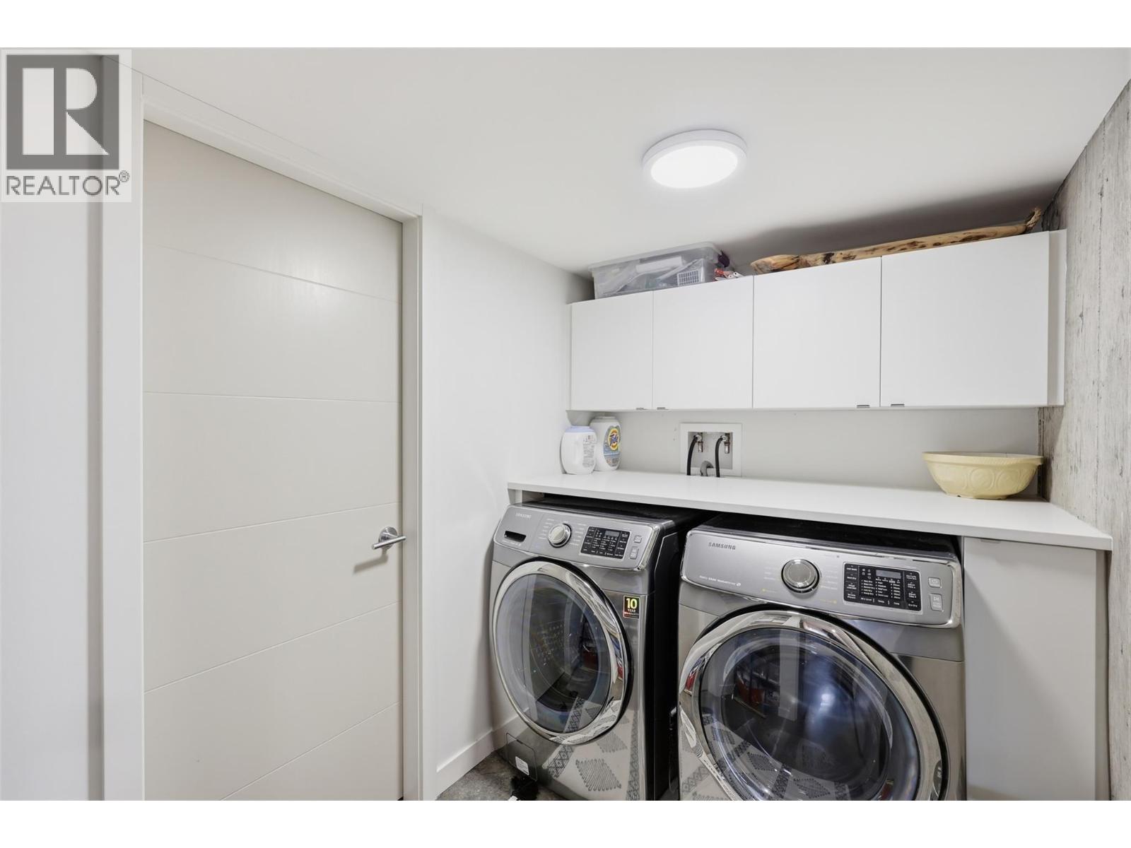 360 ST PAUL Street W - 63