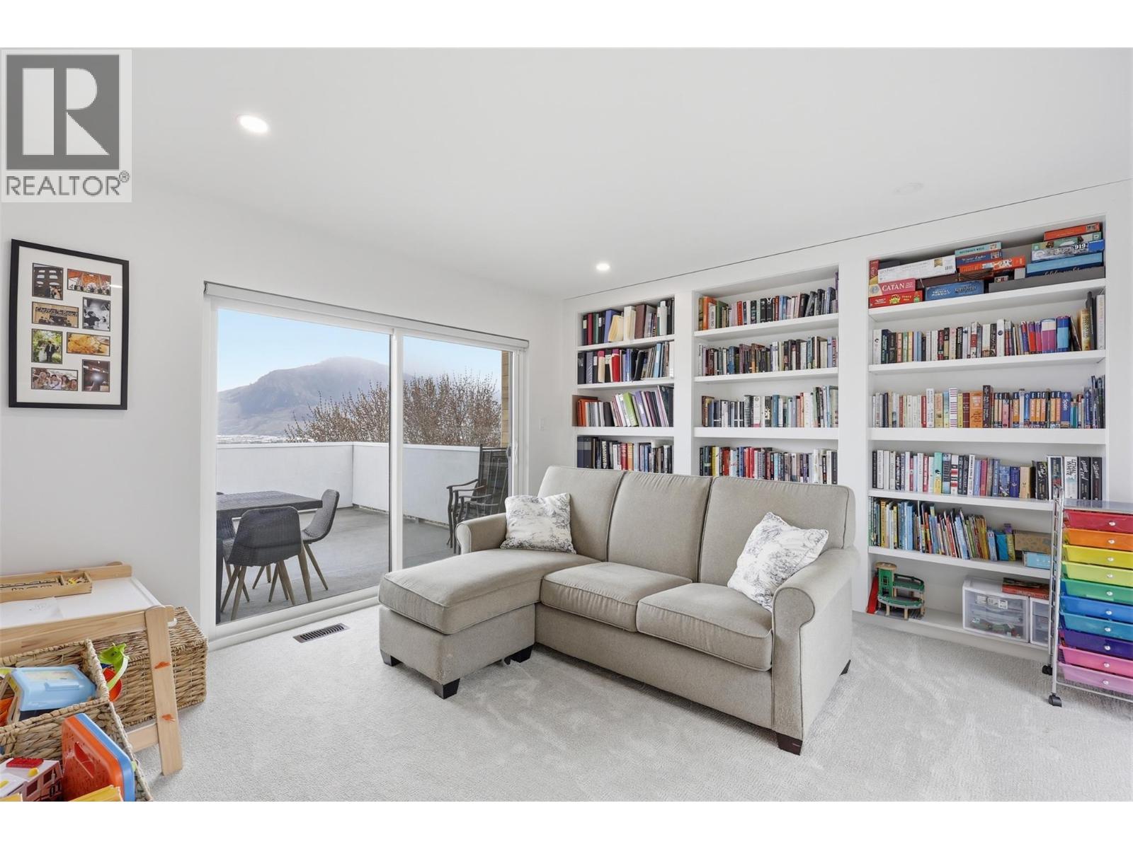 360 ST PAUL Street W - 27