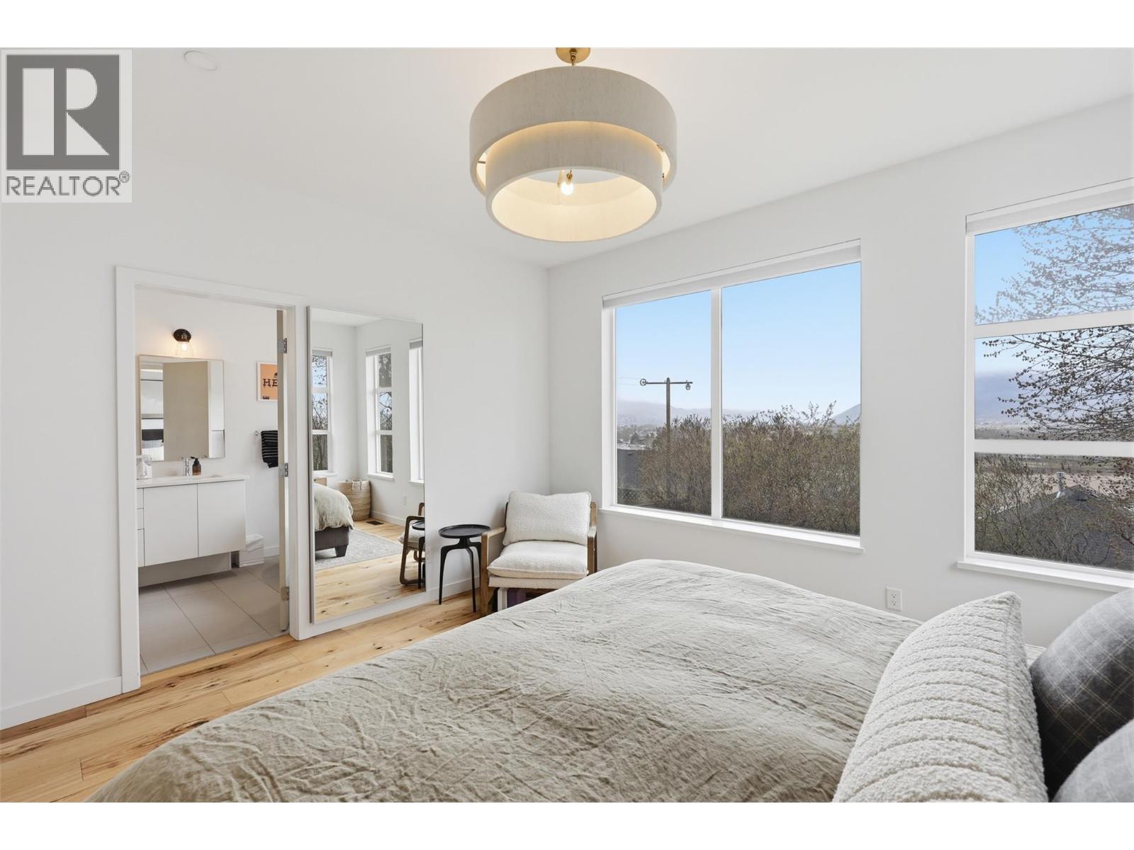 360 ST PAUL STREET W - 43