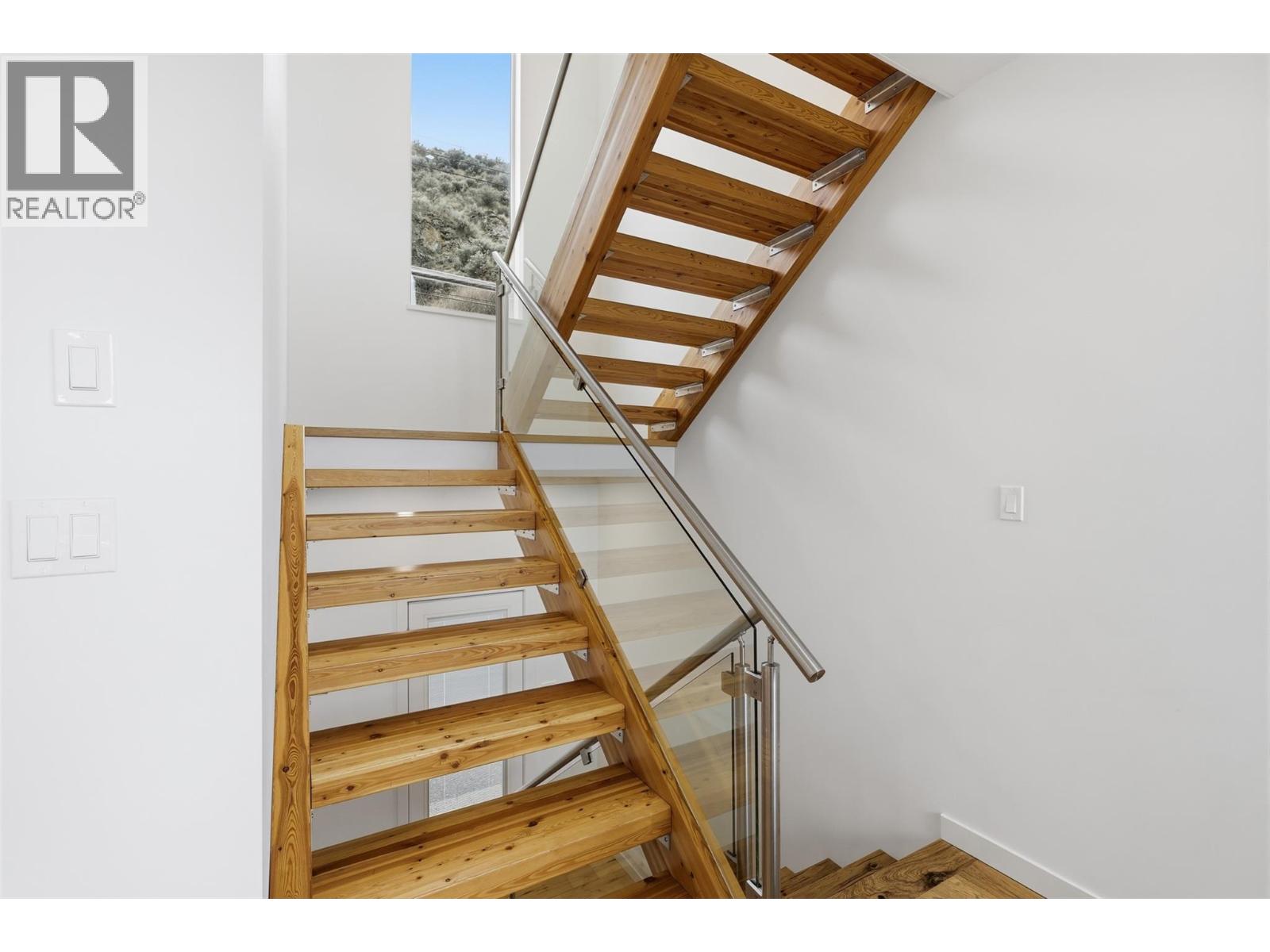 360 ST PAUL STREET W - 25