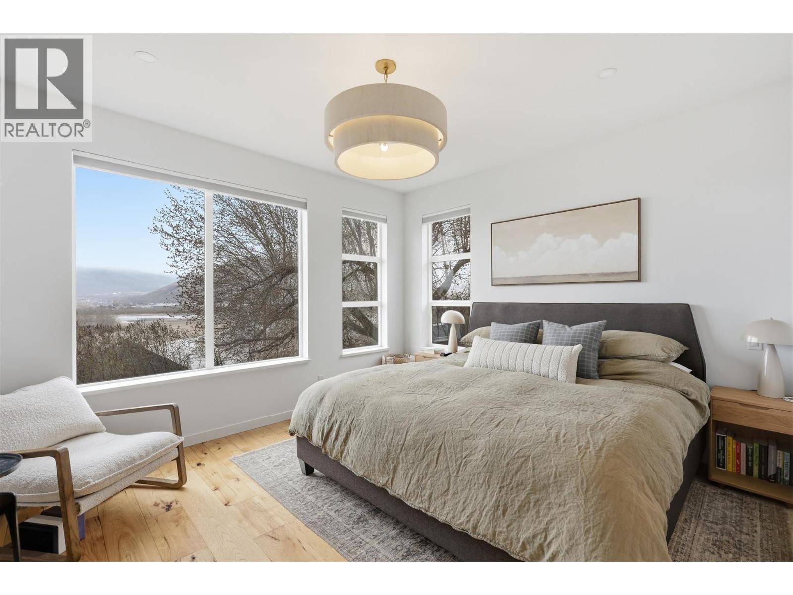 360 ST PAUL Street W - 39