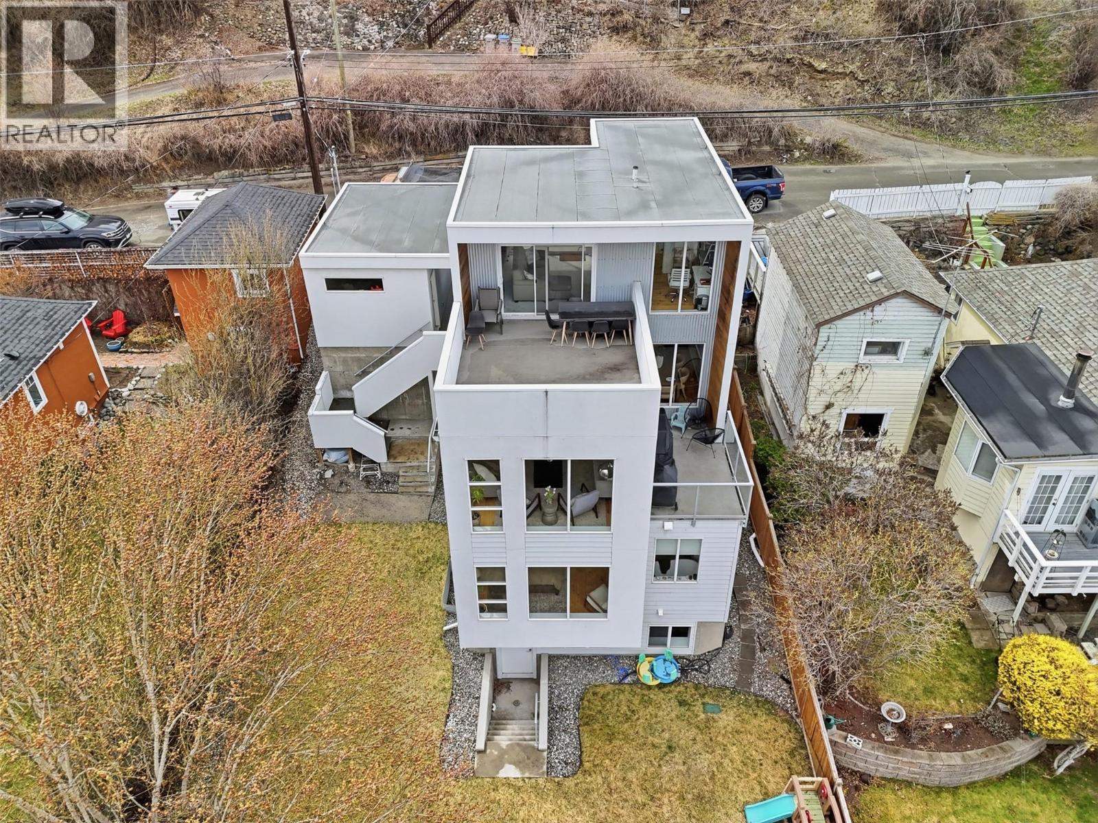 360 ST PAUL Street W - 73