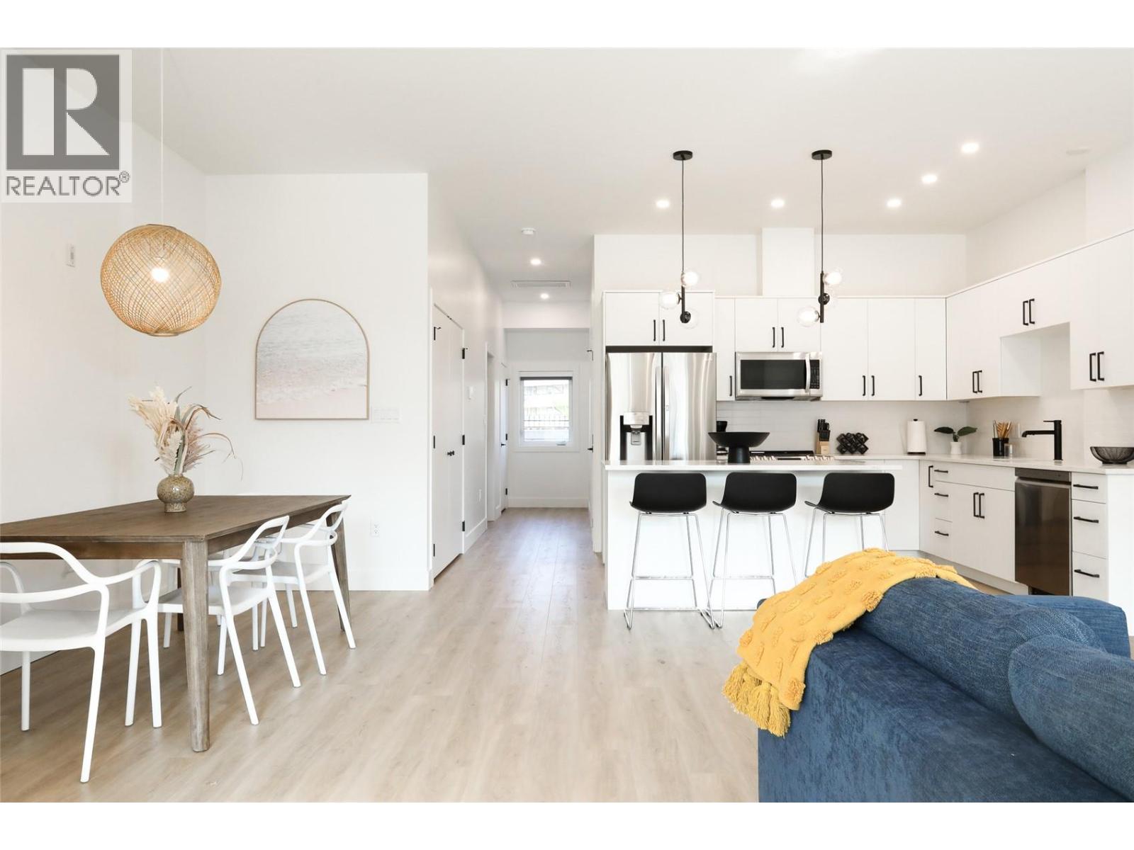 #103 850 RAILWAY Lane - 2