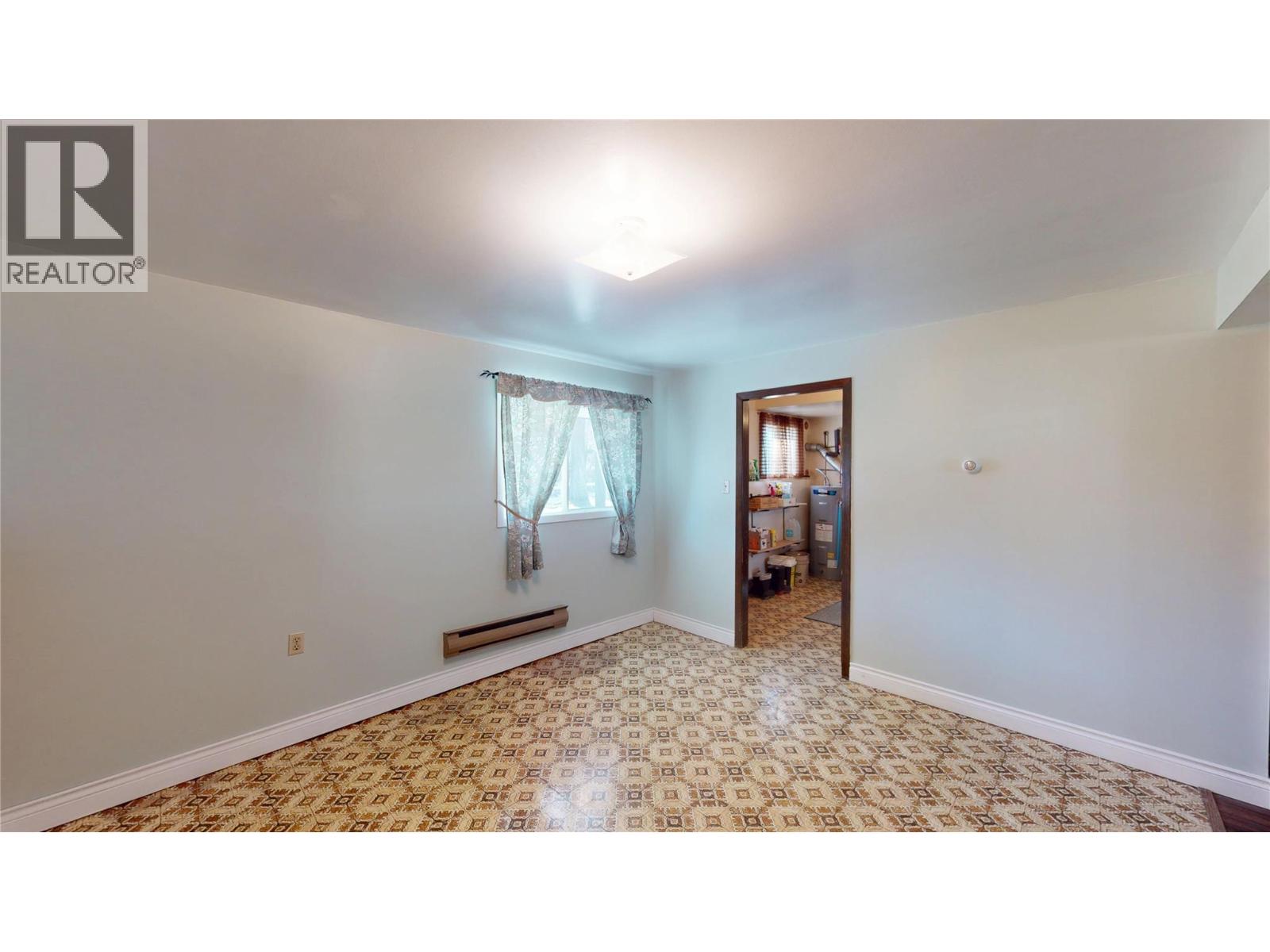 276 Cross Road N - 29