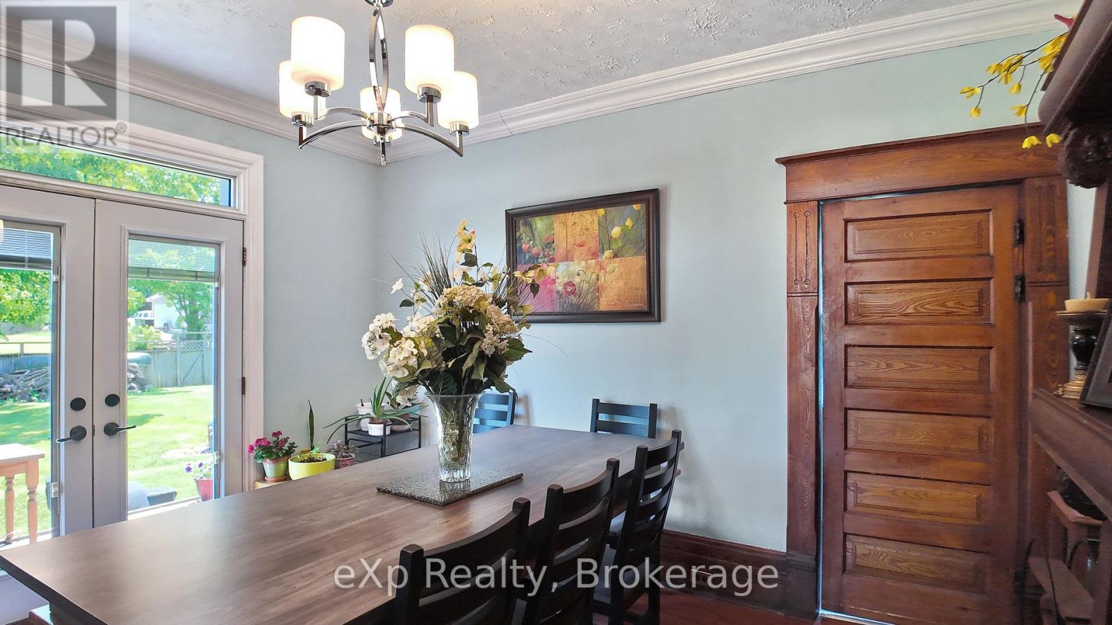 21 WILLIAM STREET N - 11