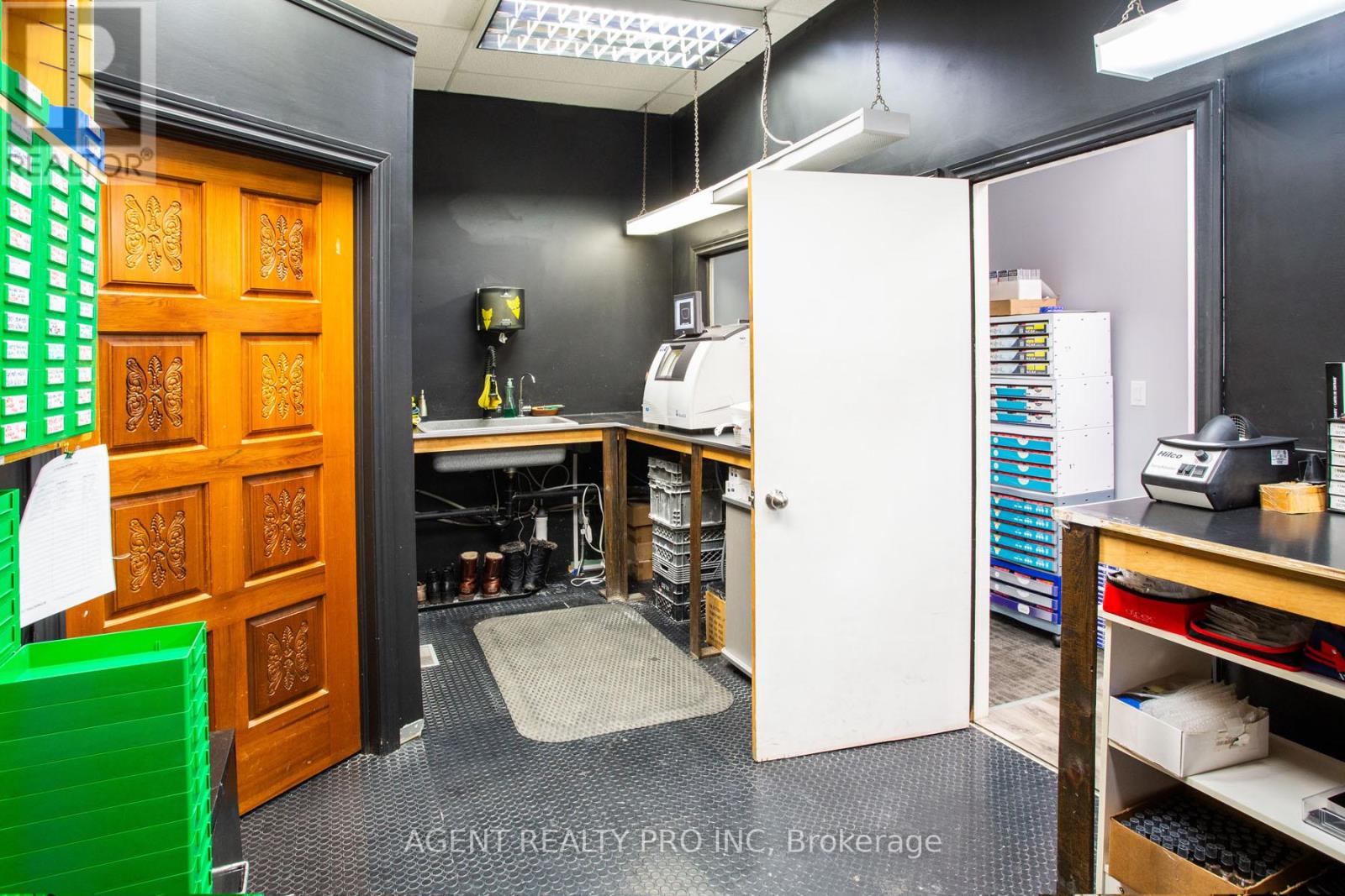 419 DUNDAS STREET - 10