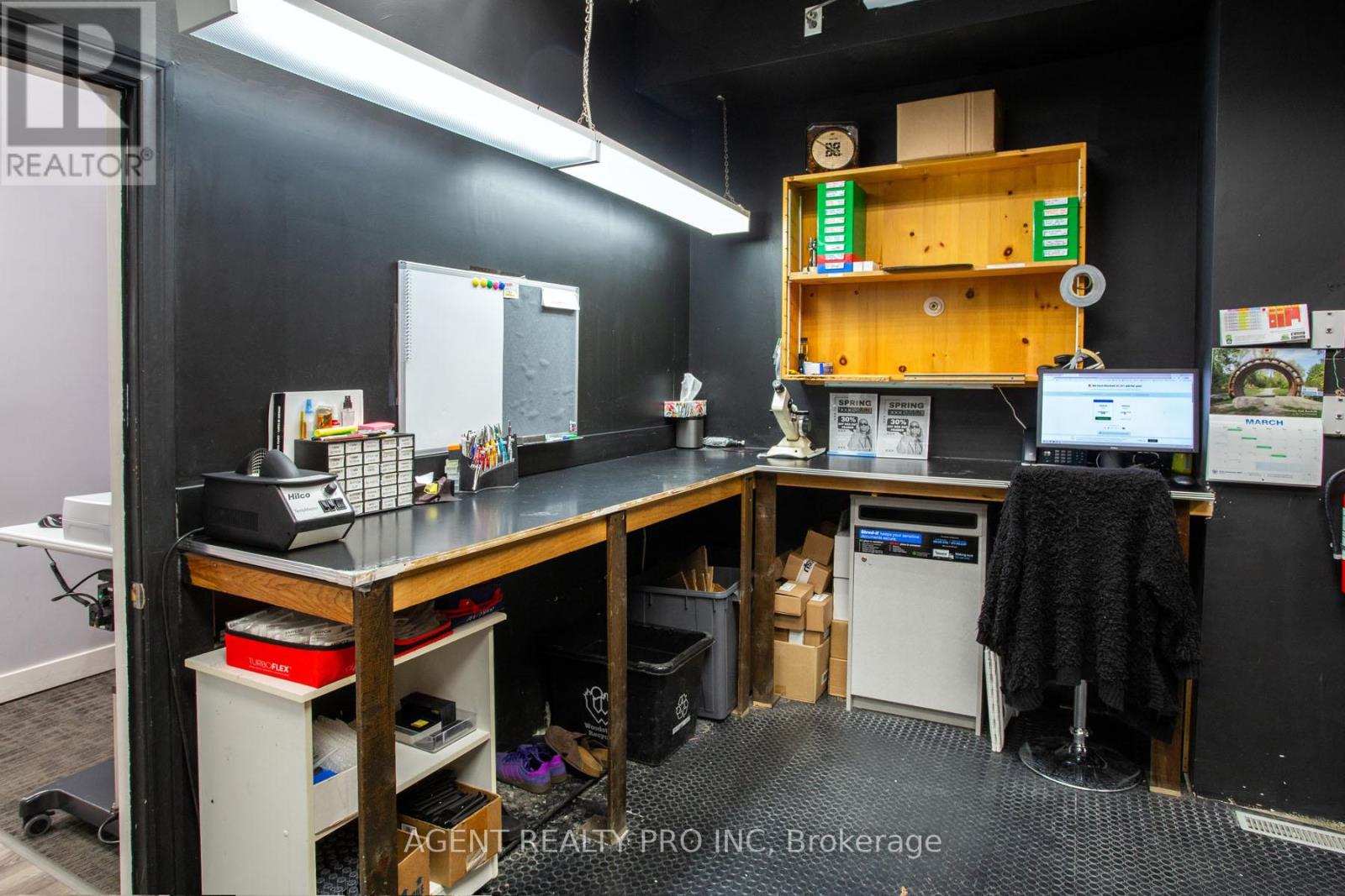 419 DUNDAS STREET - 12