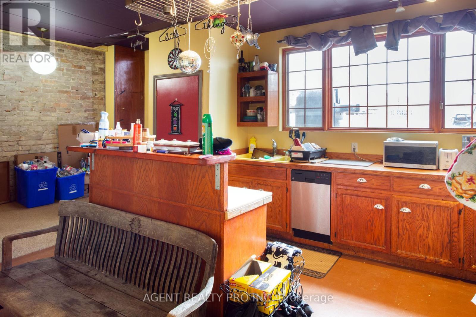 419 DUNDAS STREET - 16