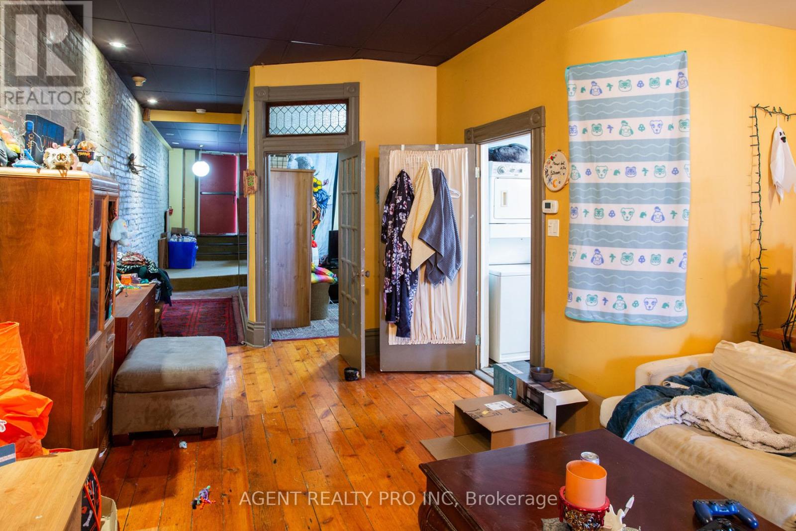 419 DUNDAS STREET - 18