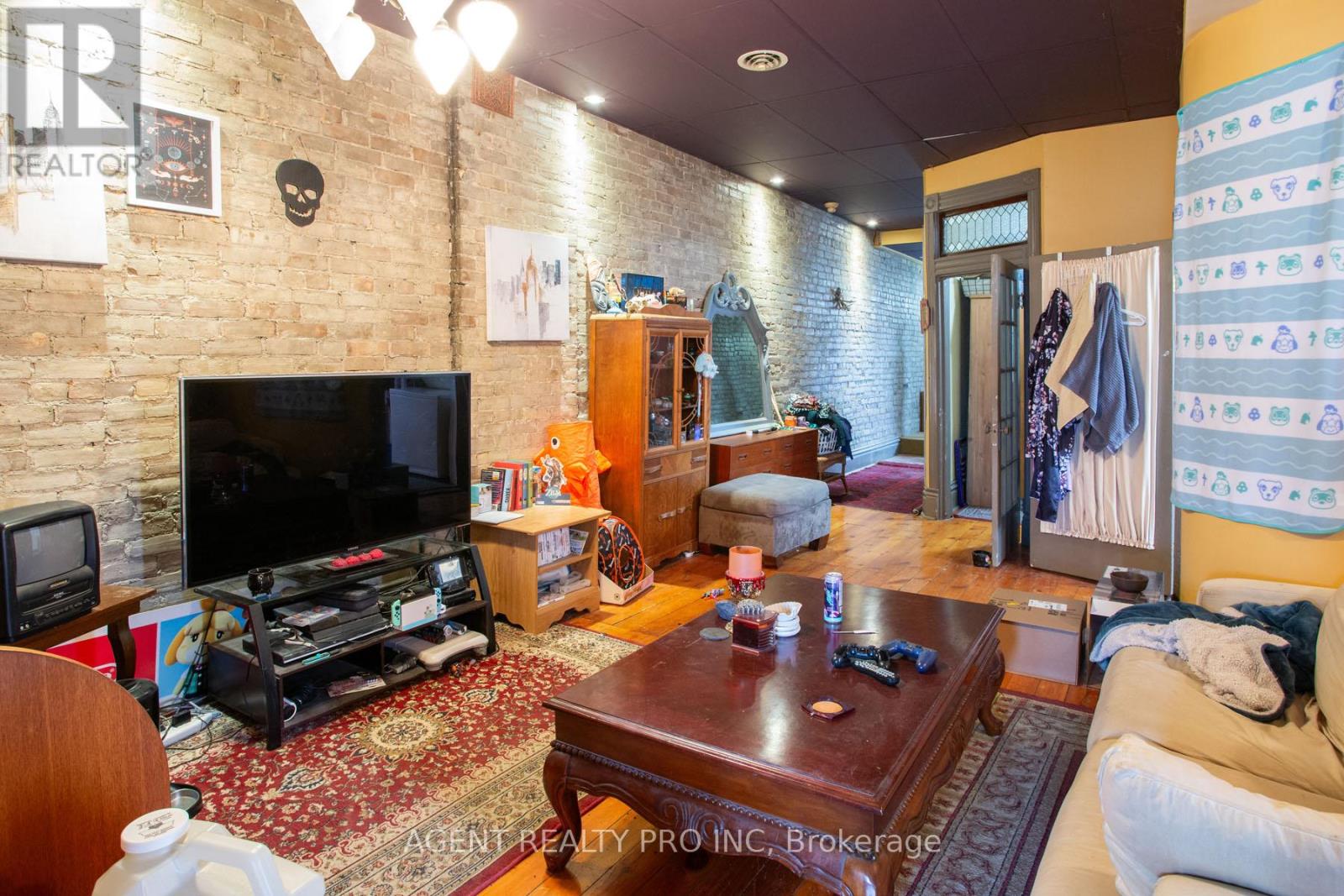 419 DUNDAS STREET - 20