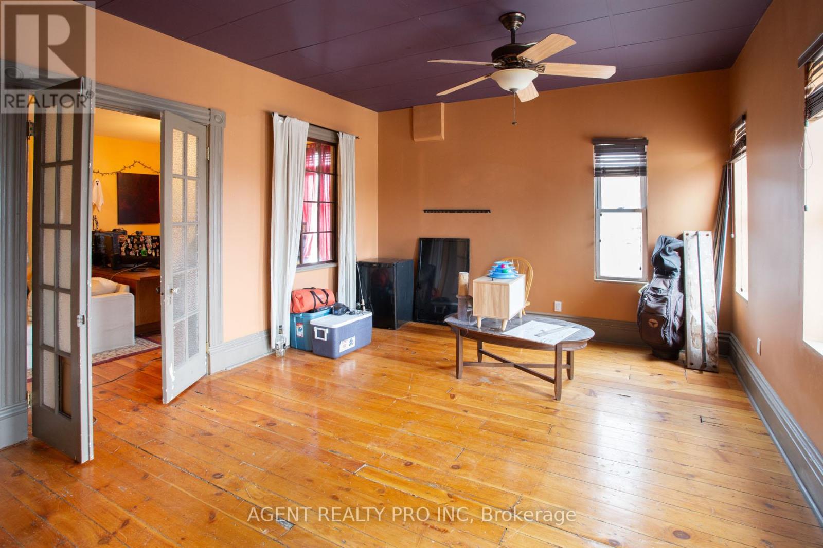 419 DUNDAS STREET - 24