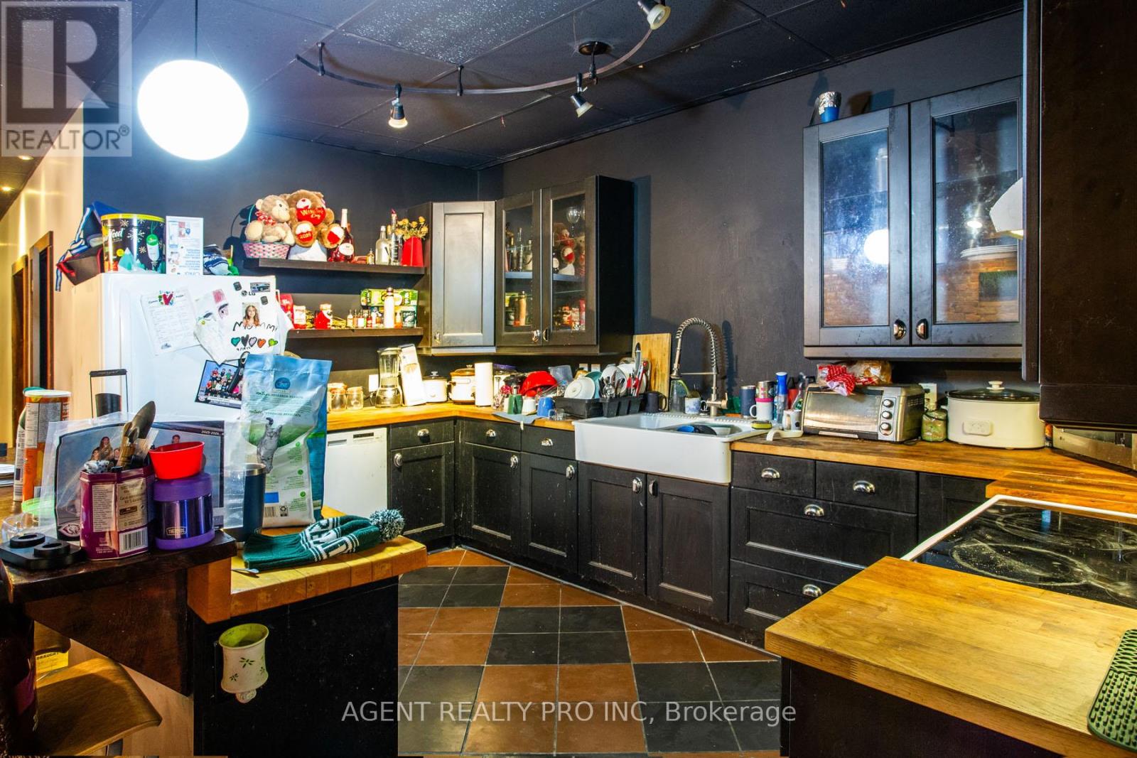 419 DUNDAS STREET - 26