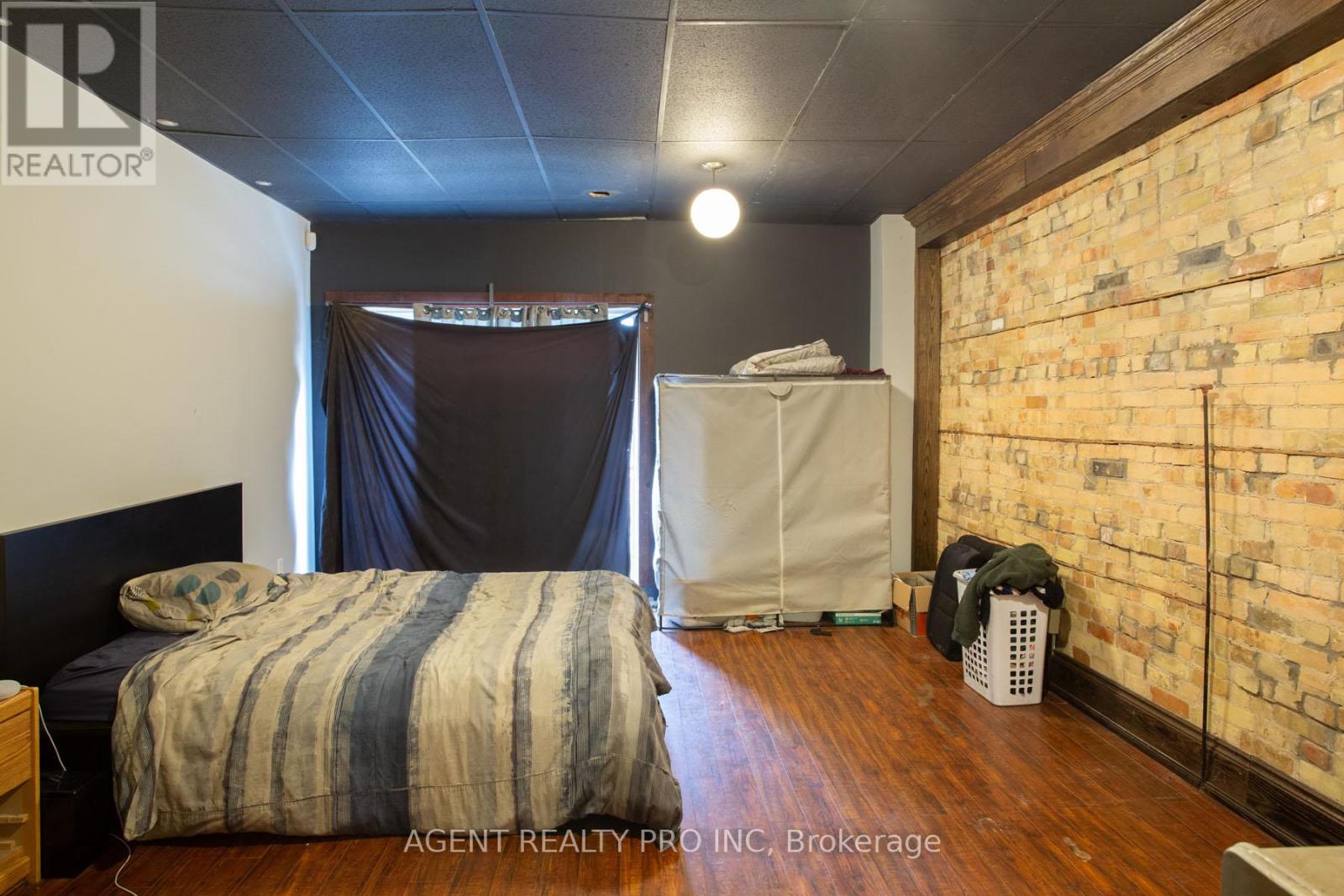 419 DUNDAS STREET - 30