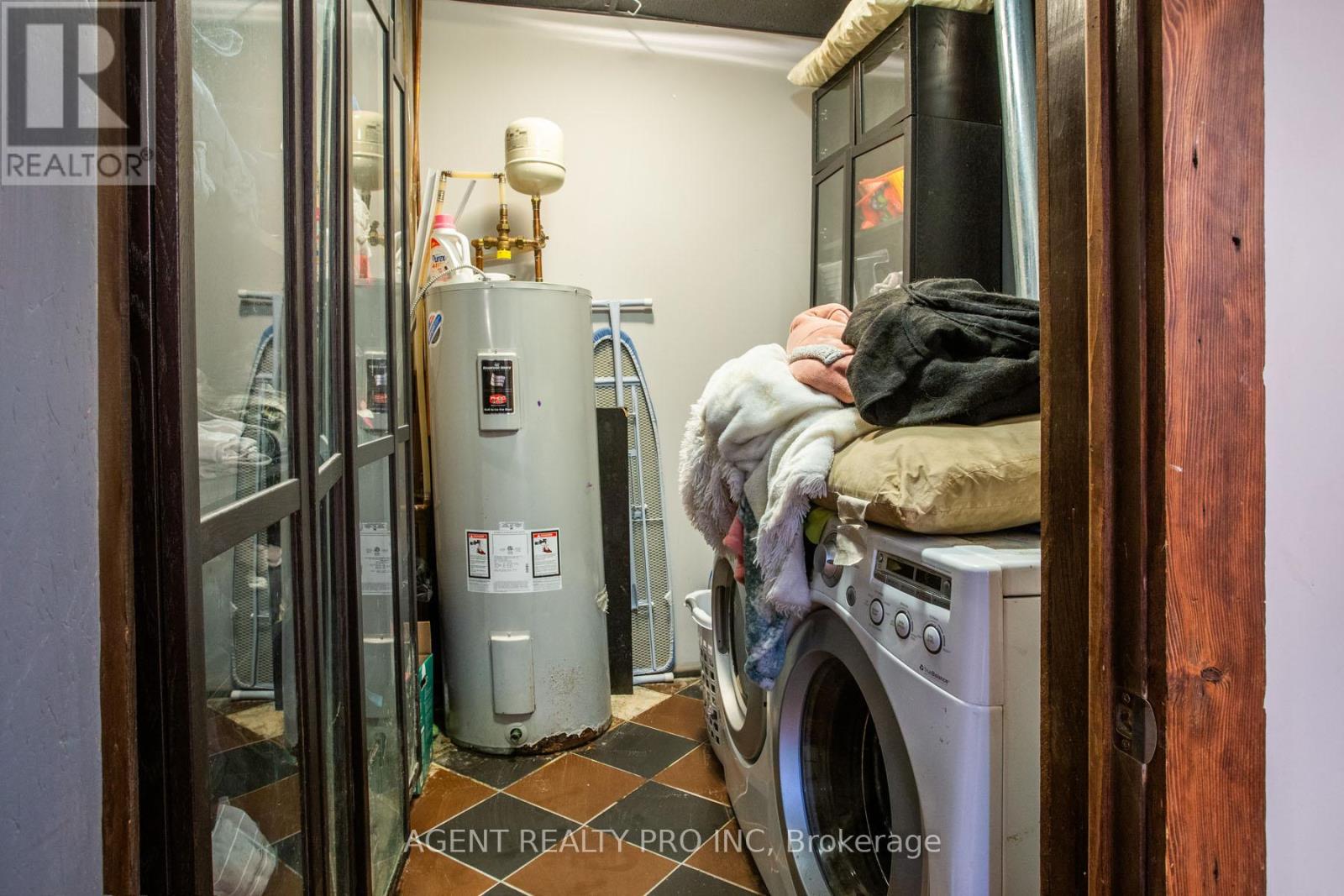 419 DUNDAS STREET - 33