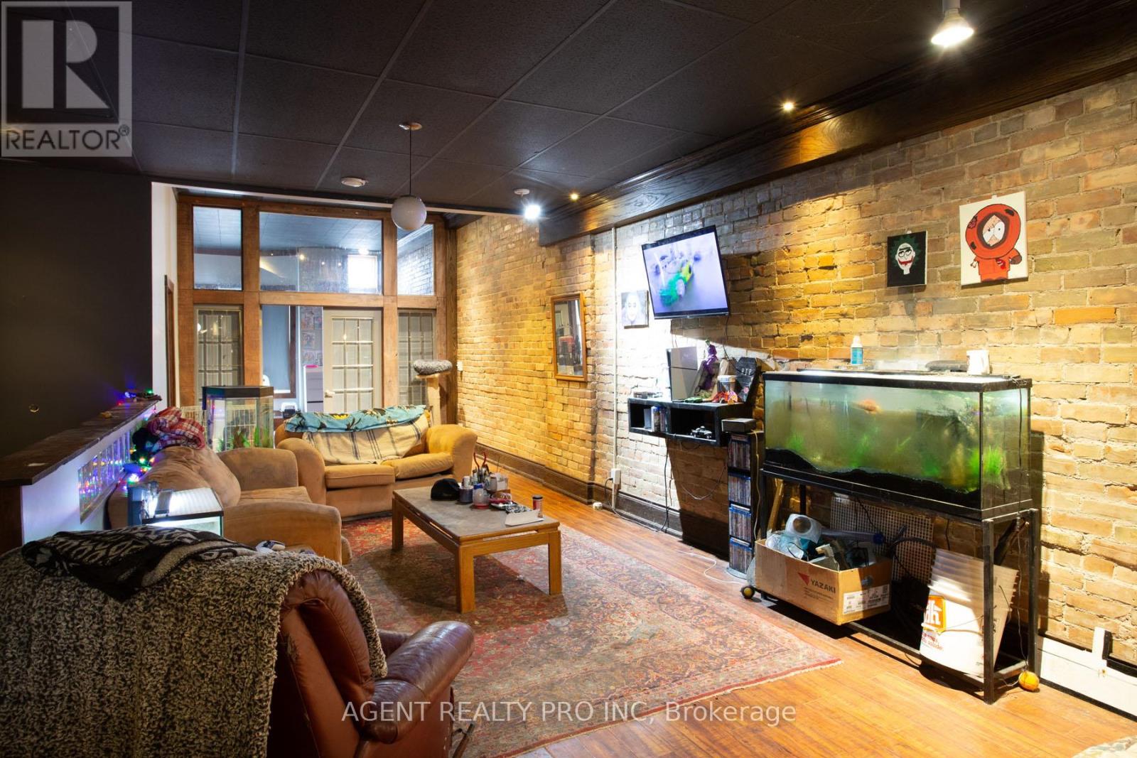 419 DUNDAS STREET - 35