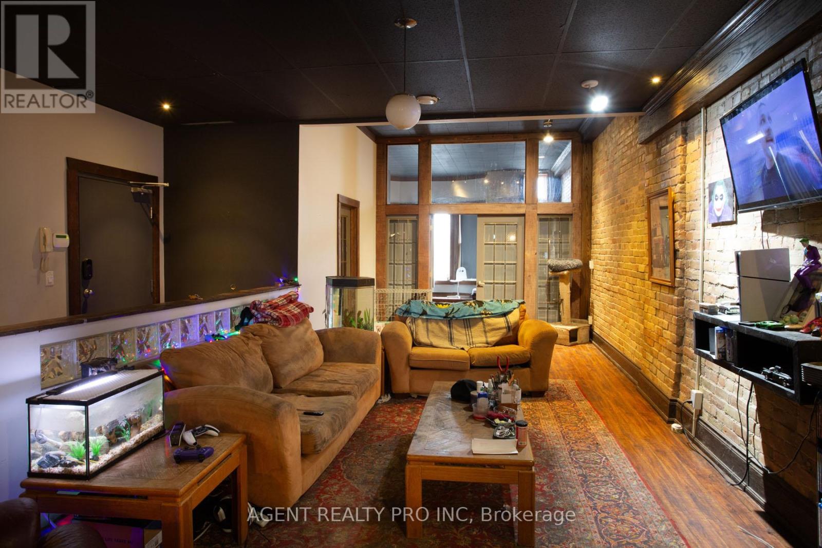 419 DUNDAS STREET - 36