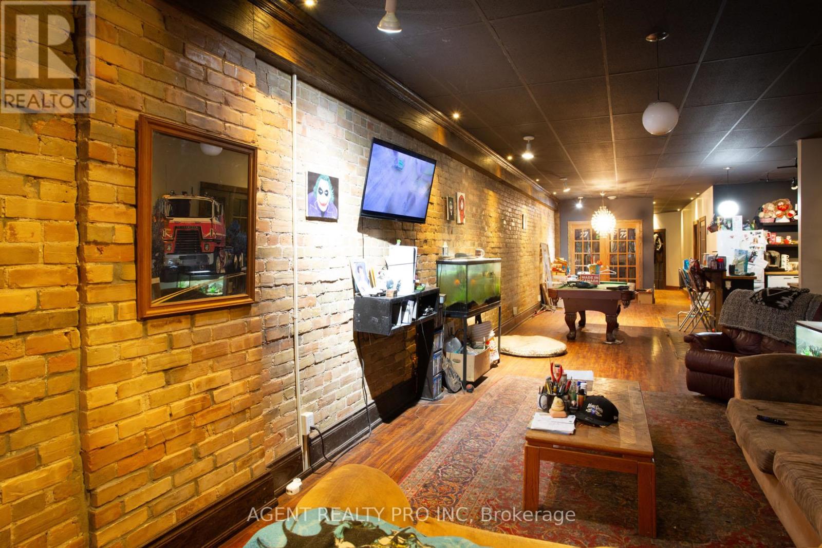 419 DUNDAS STREET - 37