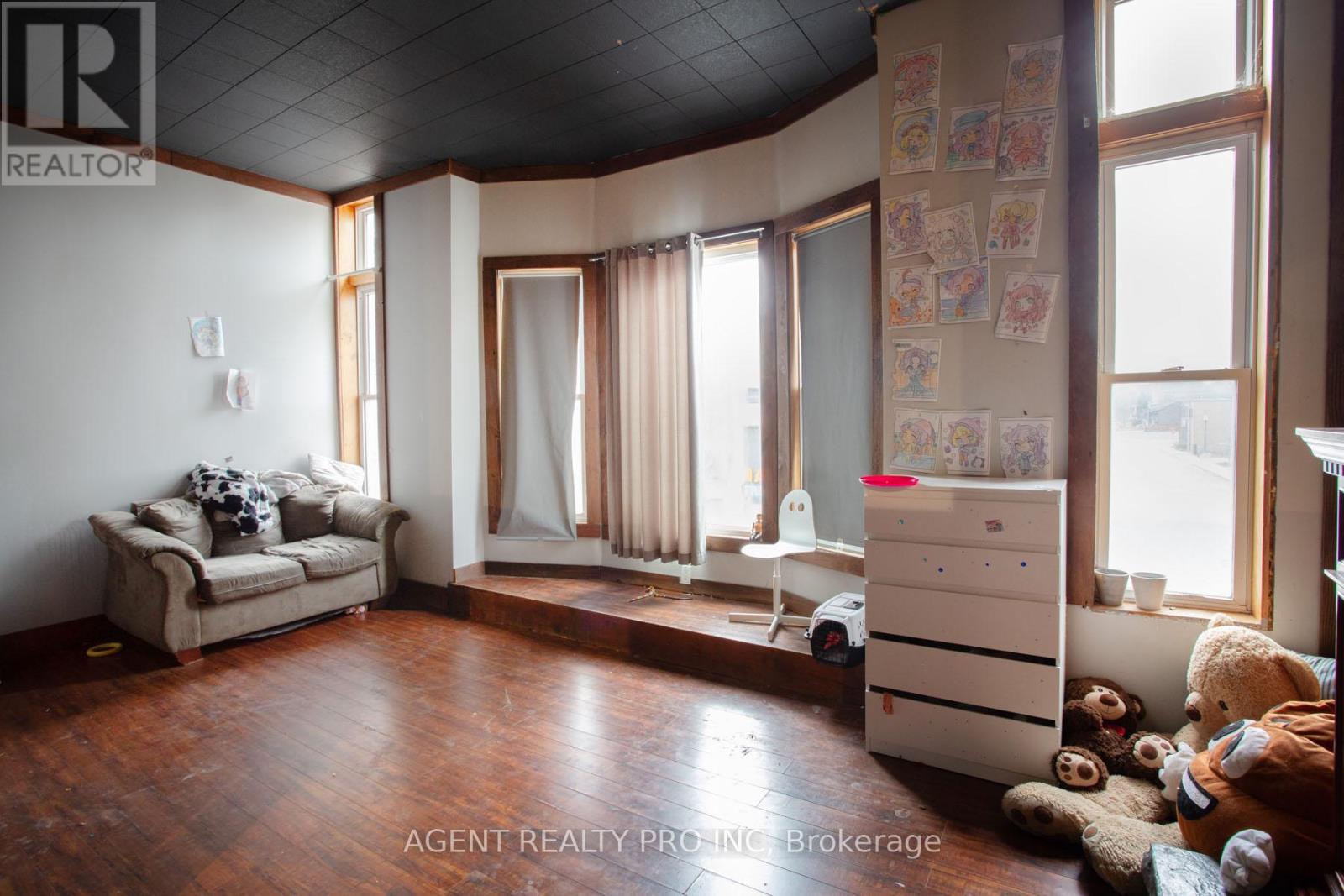 419 DUNDAS STREET - 39