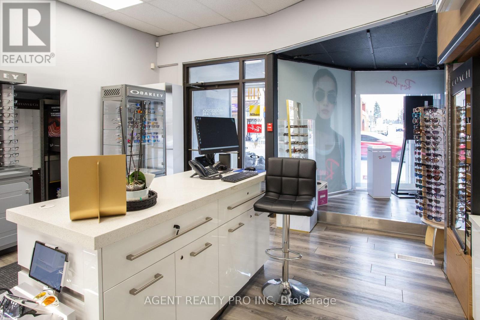 419 DUNDAS STREET - 4