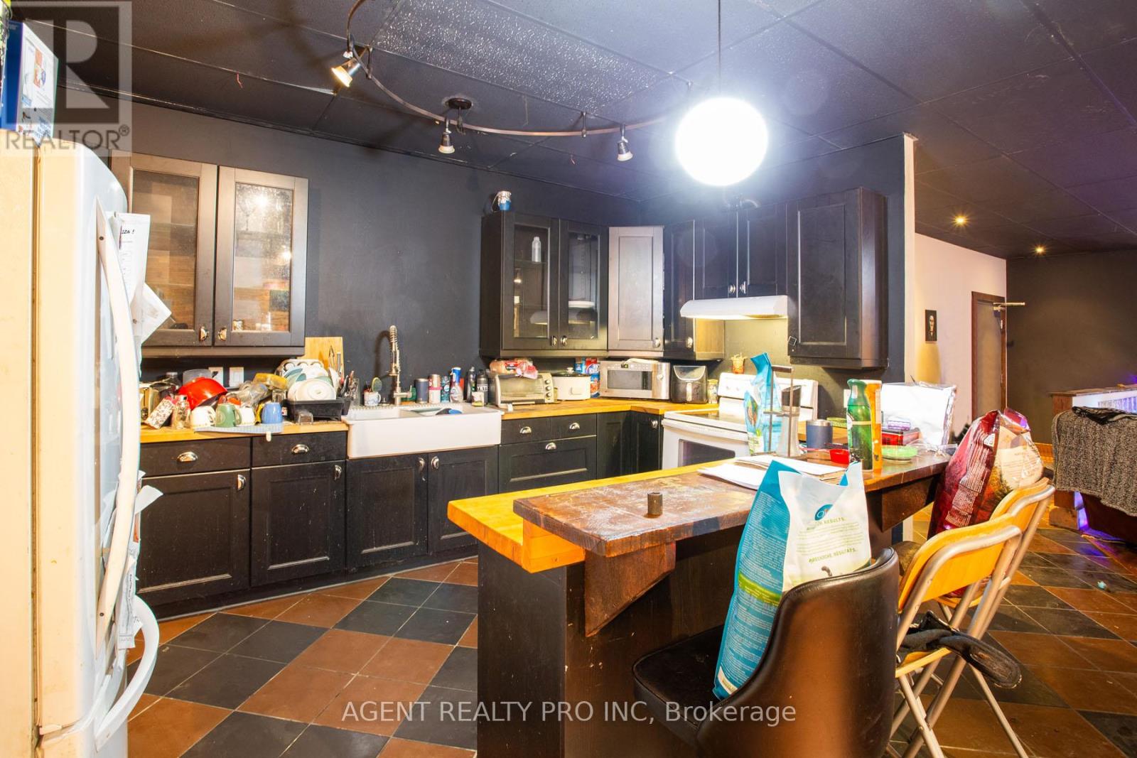 419 DUNDAS STREET - 42