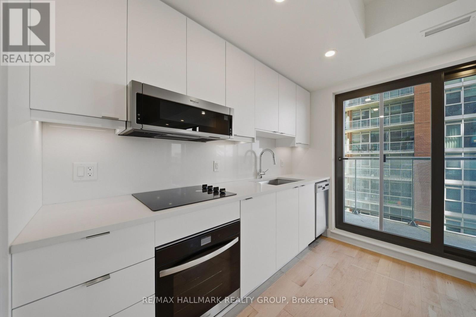 #606 180 GEORGE STREET - 10