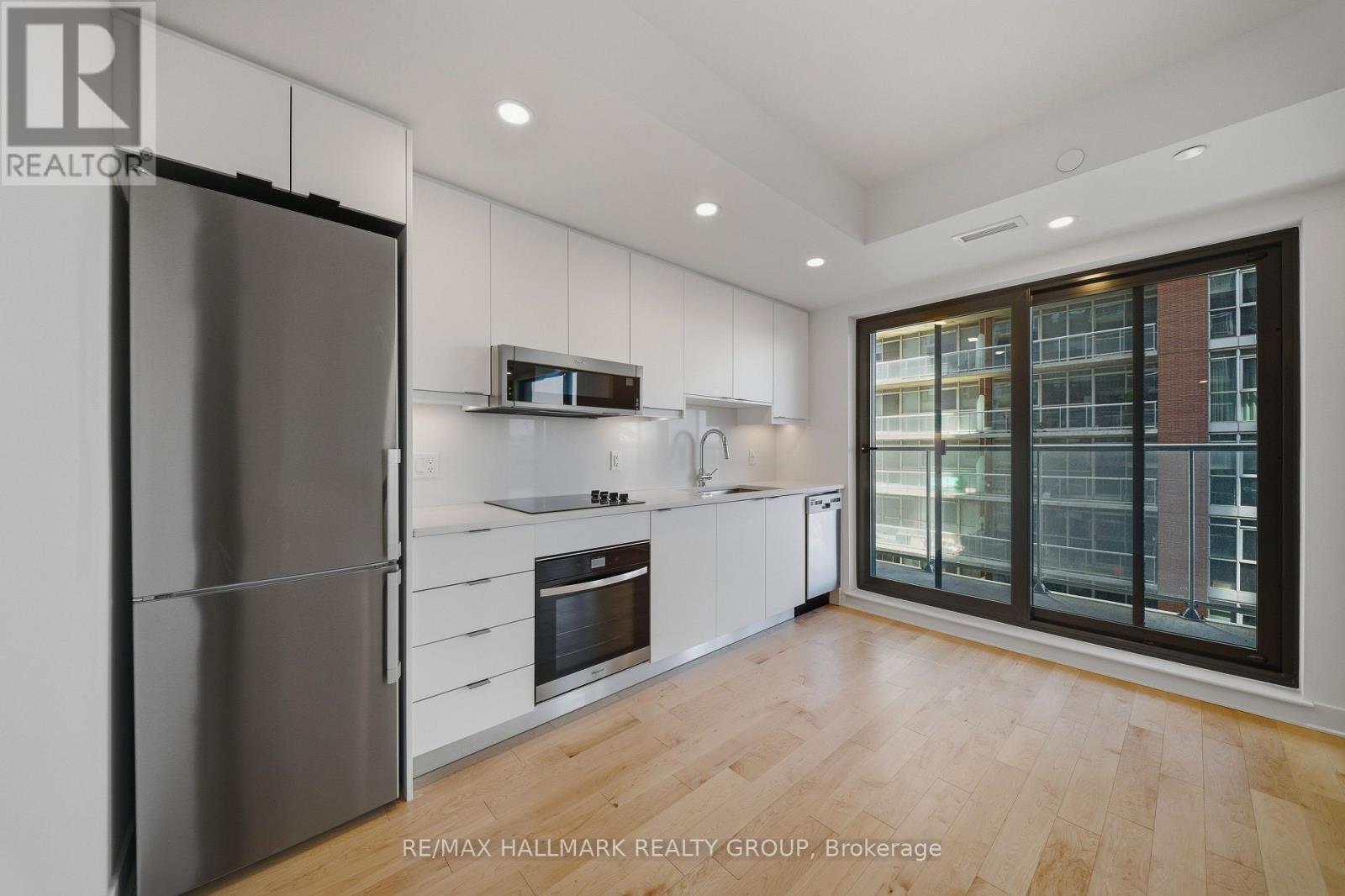 #606 180 GEORGE STREET - 9