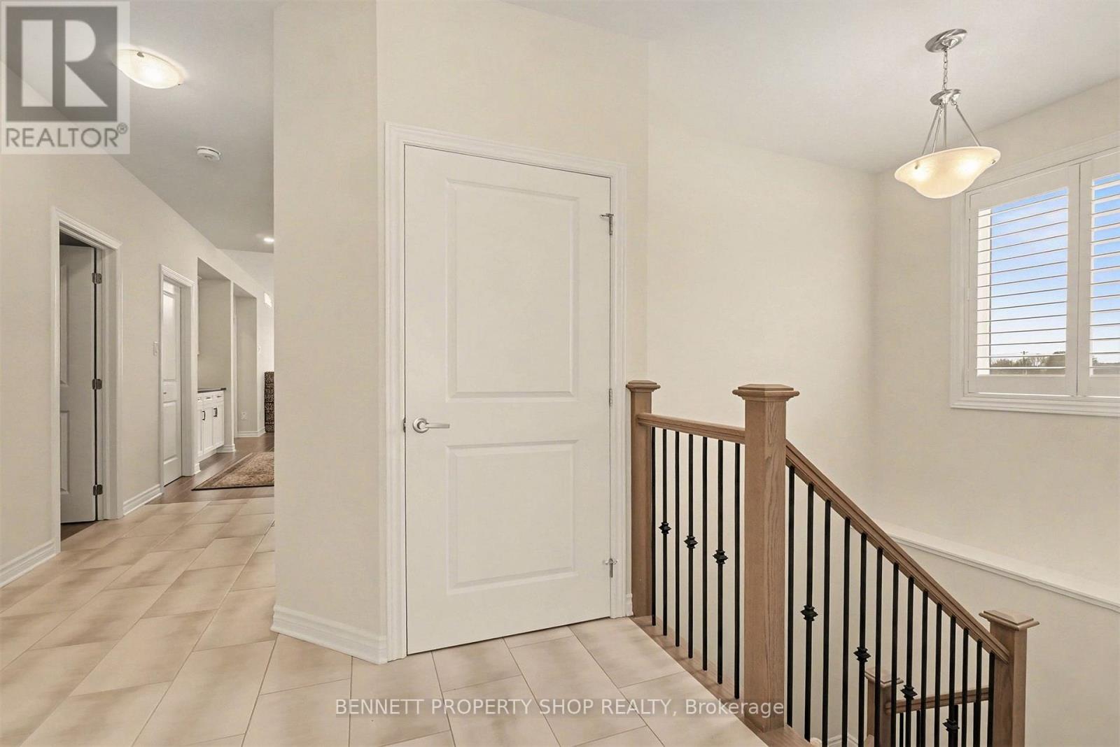 Tiled Foyer and lower level access