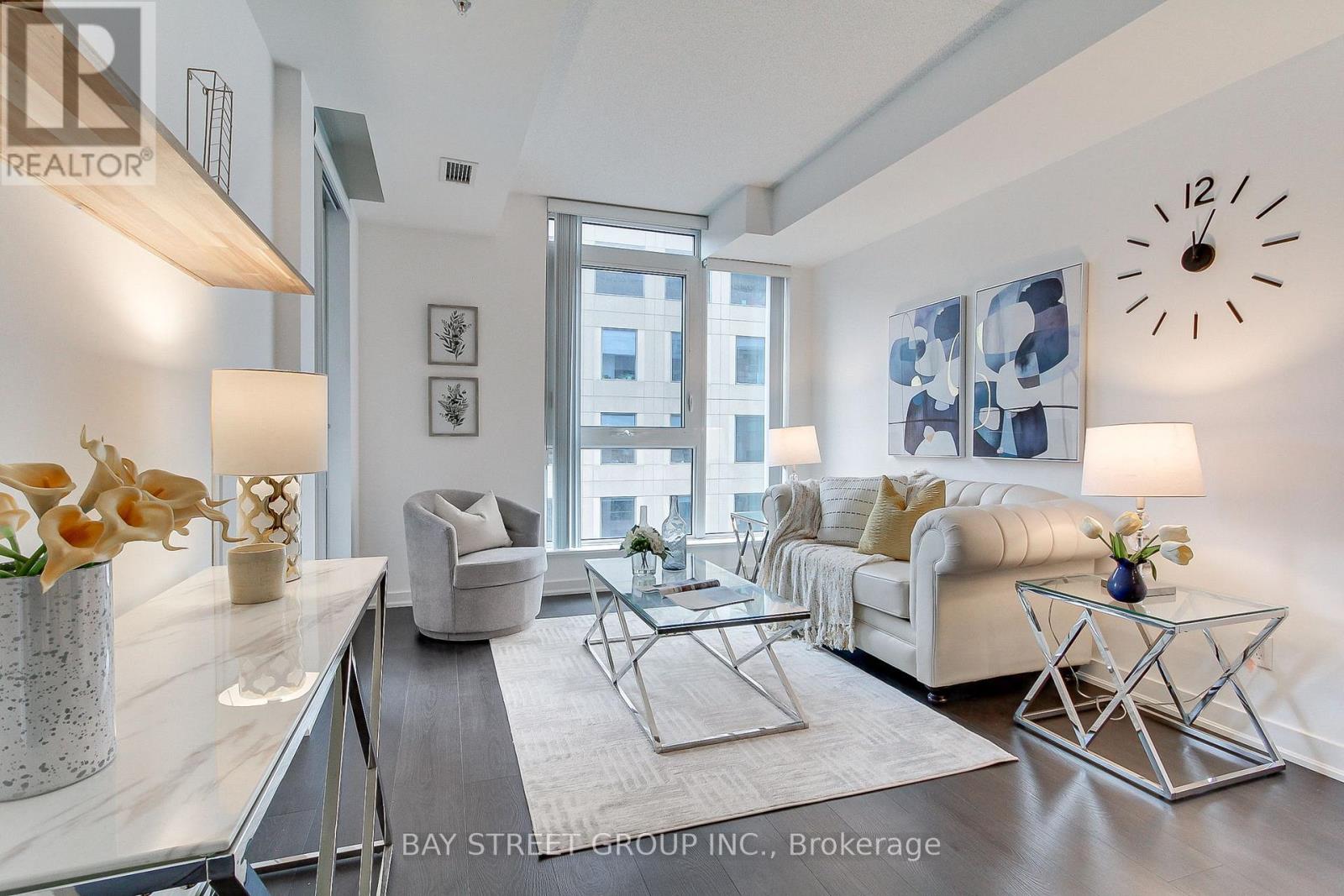 517 - 199 RICHMOND STREET W