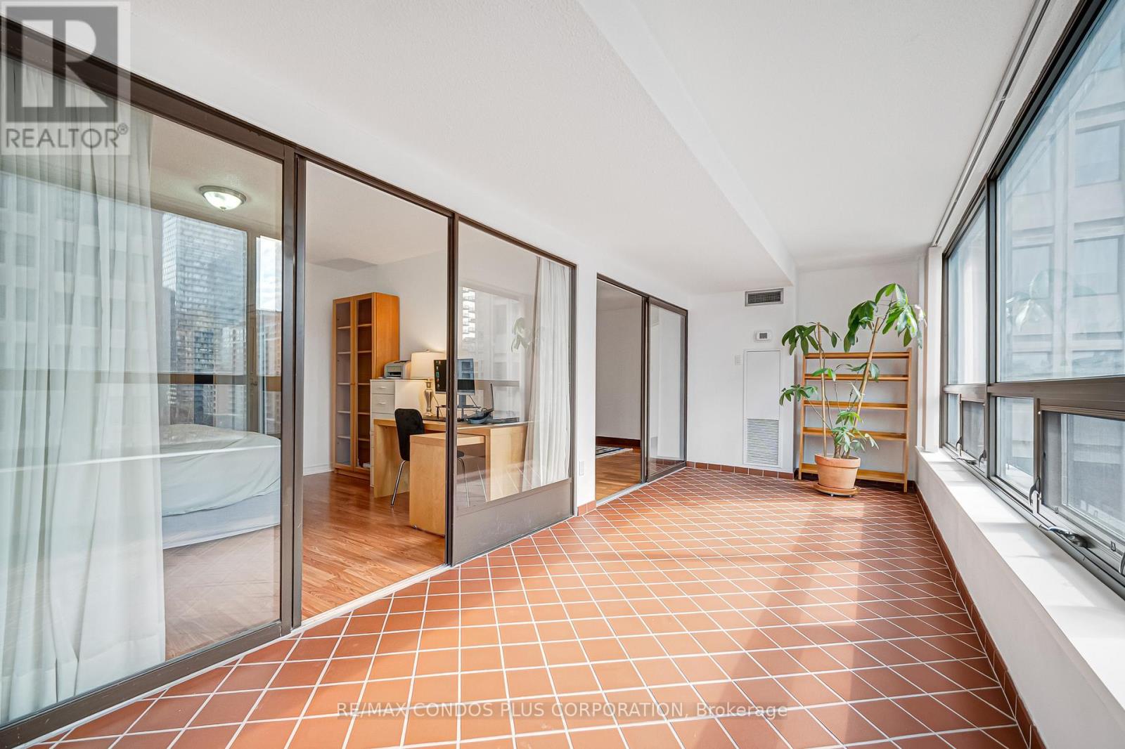 #803 62 WELLESLEY STREET W - 22