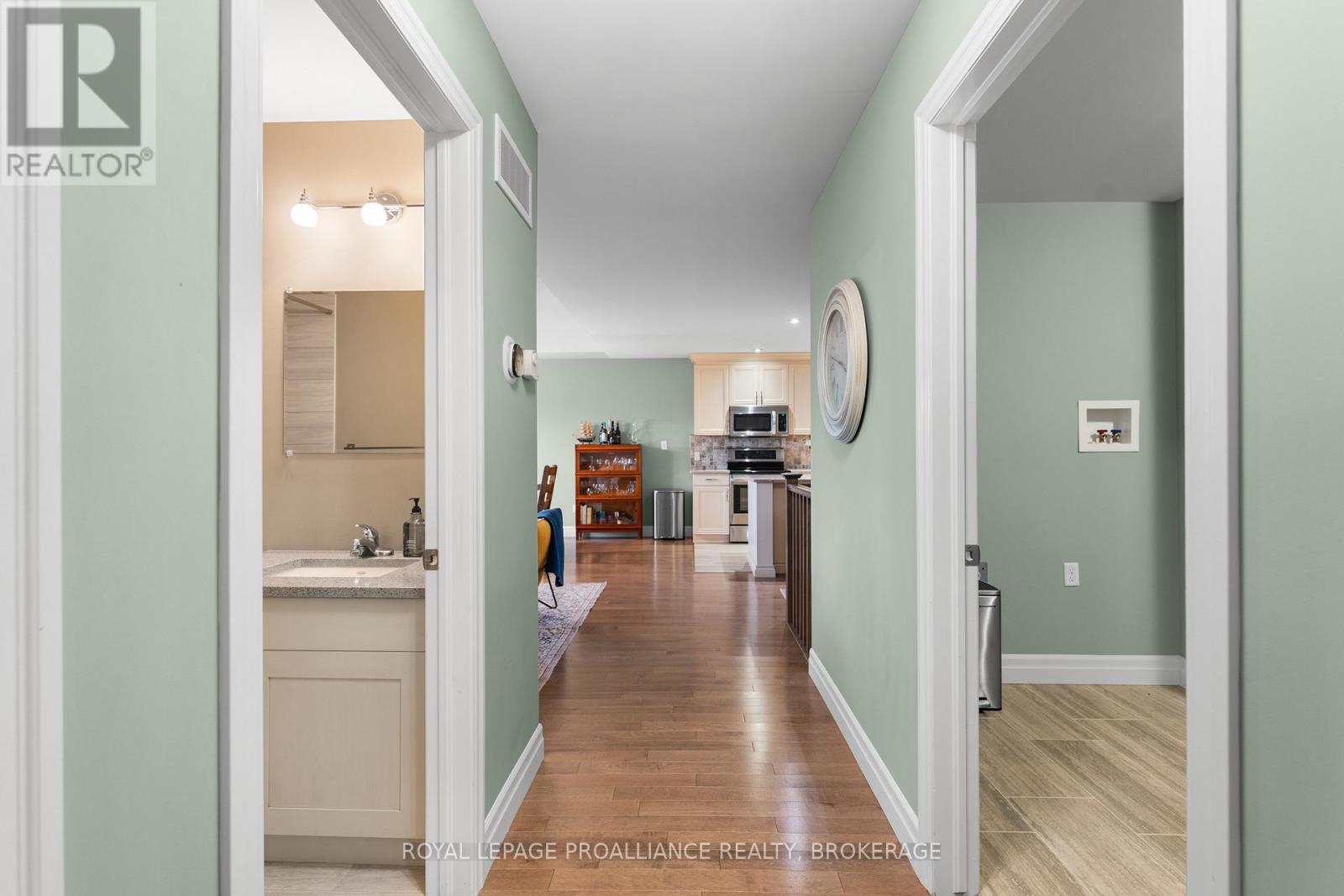 89 HARTWOOD CRESCENT — photo 22