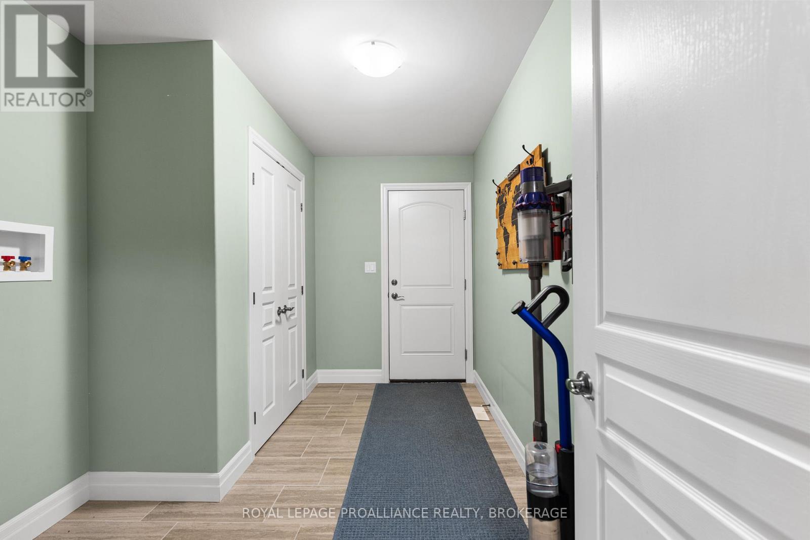 89 HARTWOOD CRESCENT — photo 23