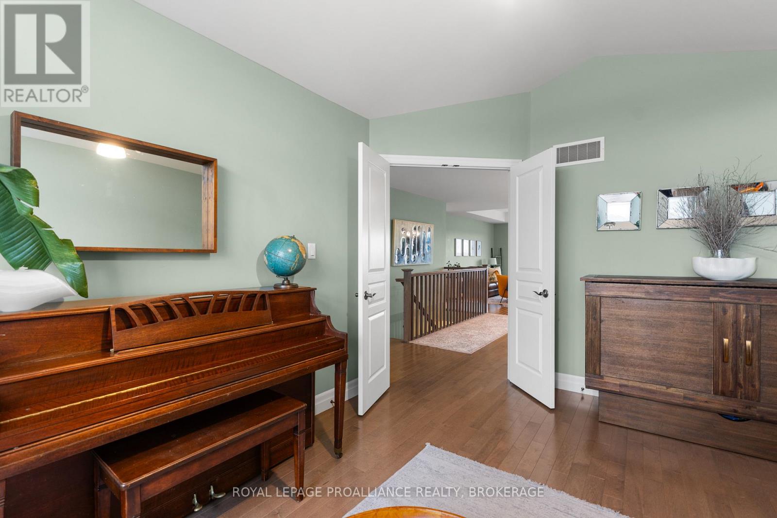 89 HARTWOOD CRESCENT — photo 25