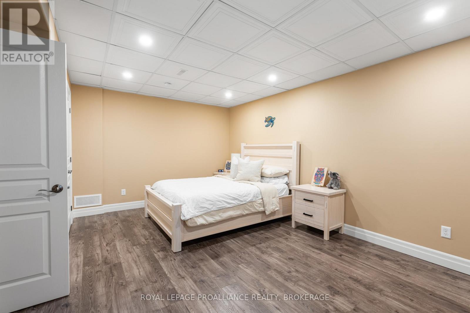 89 HARTWOOD CRESCENT — photo 34