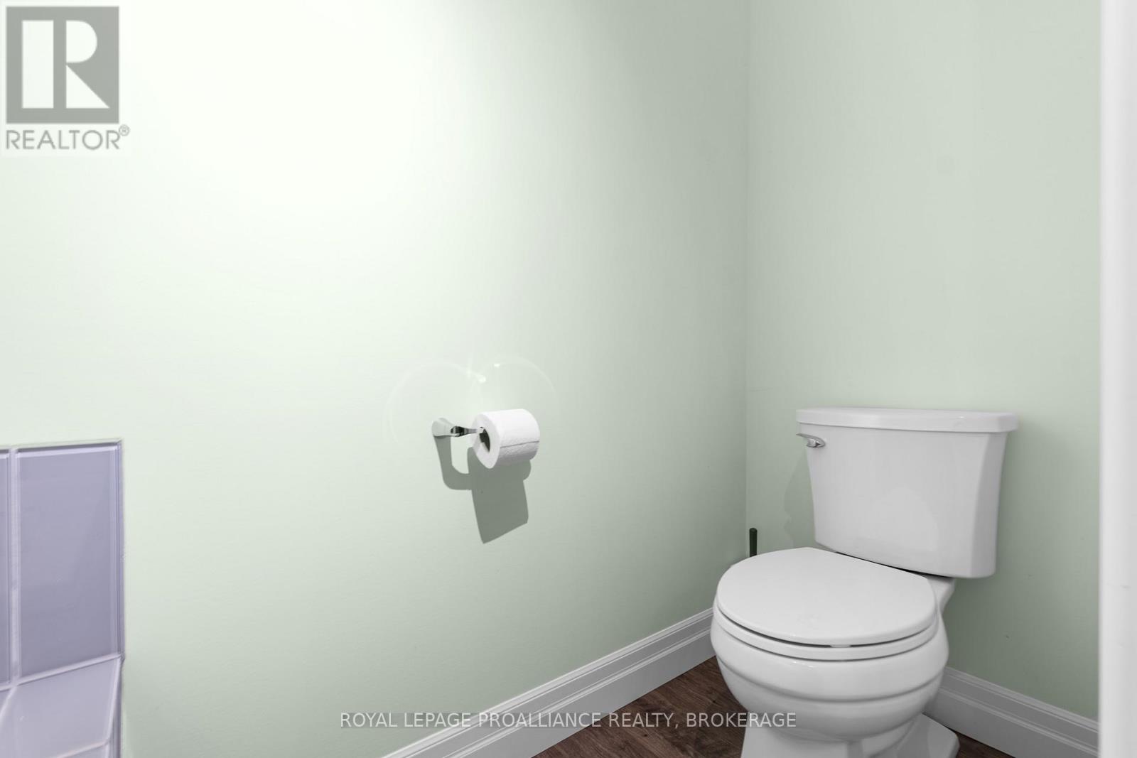 89 HARTWOOD CRESCENT — photo 35