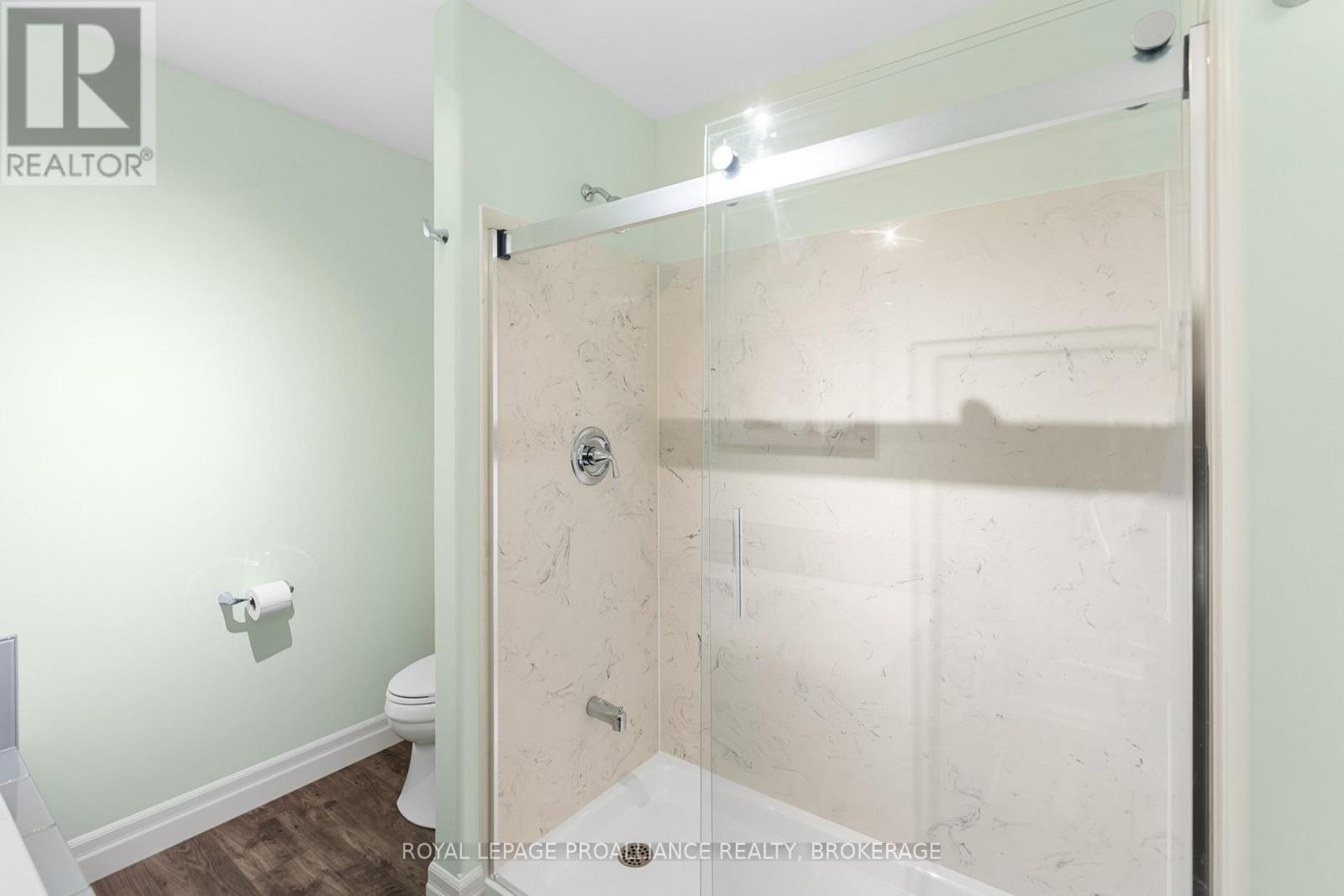 89 HARTWOOD CRESCENT — photo 36
