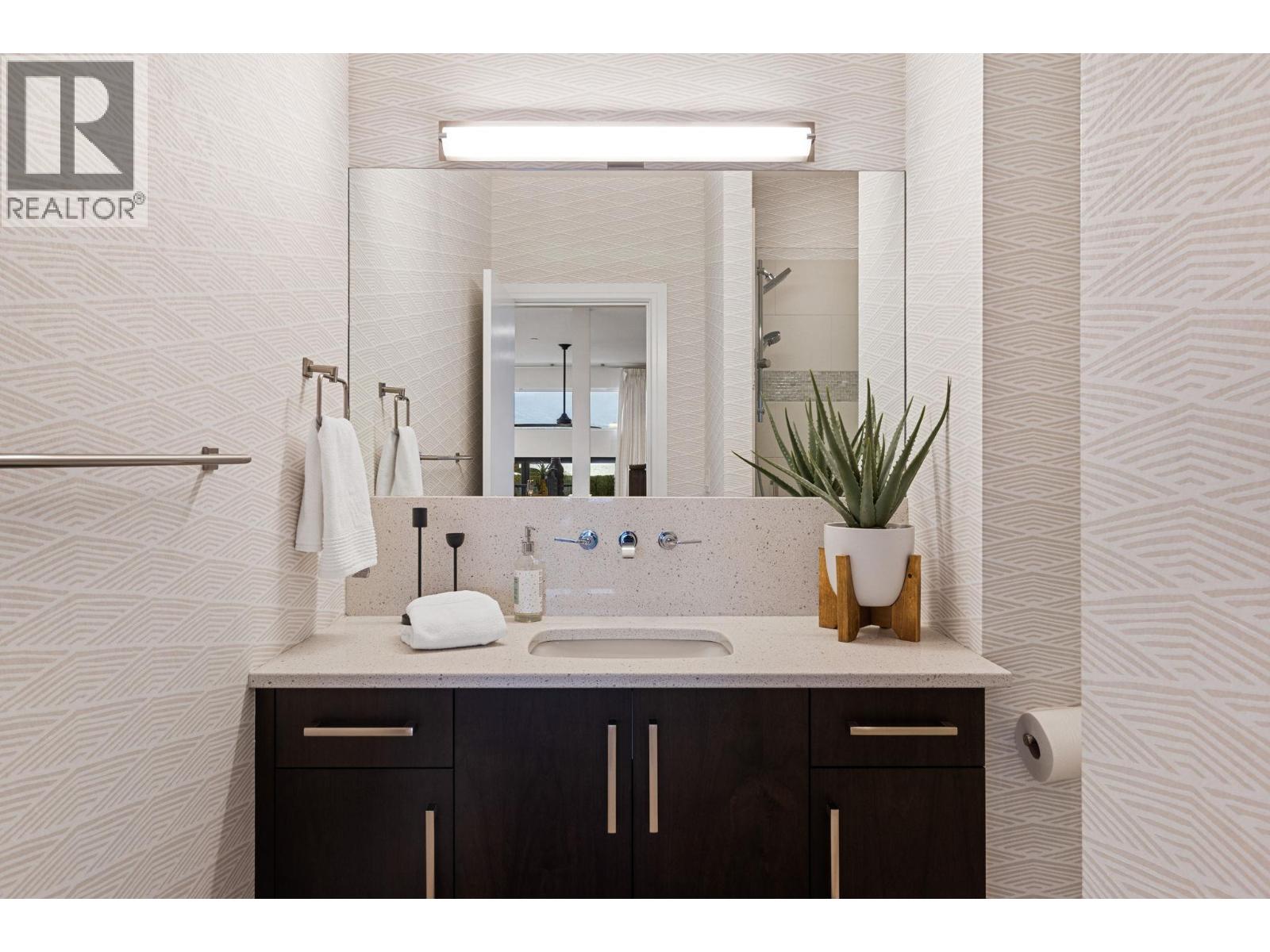 #5 3756 Lakeshore Road - 16