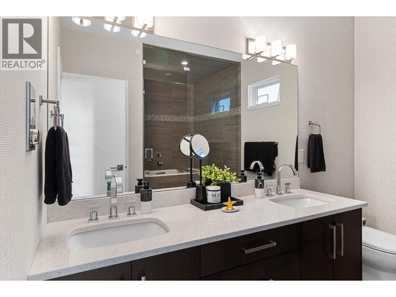 #5 3756 Lakeshore Road - 23