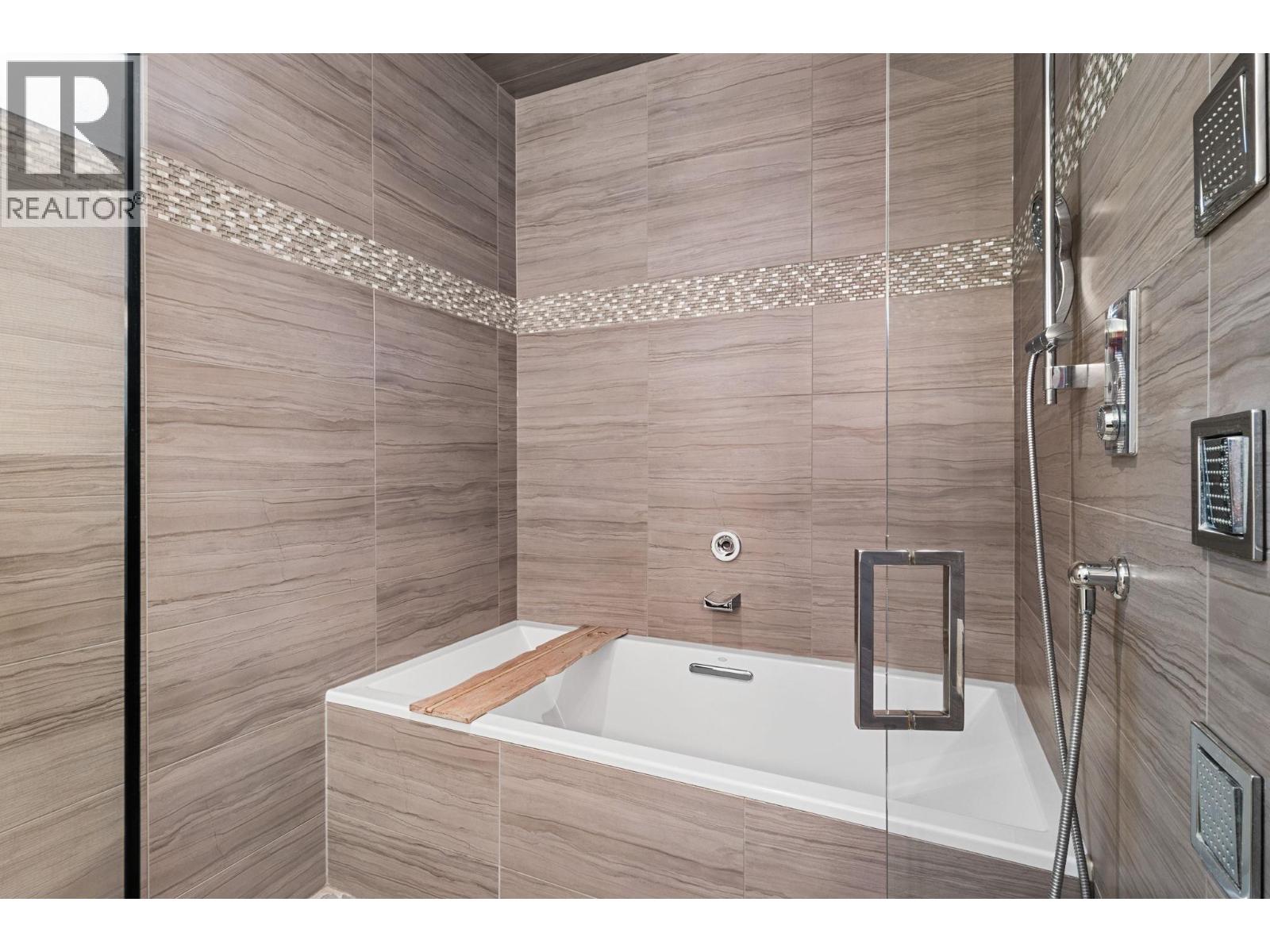 3756 Lakeshore Road Unit# 5, Kelowna