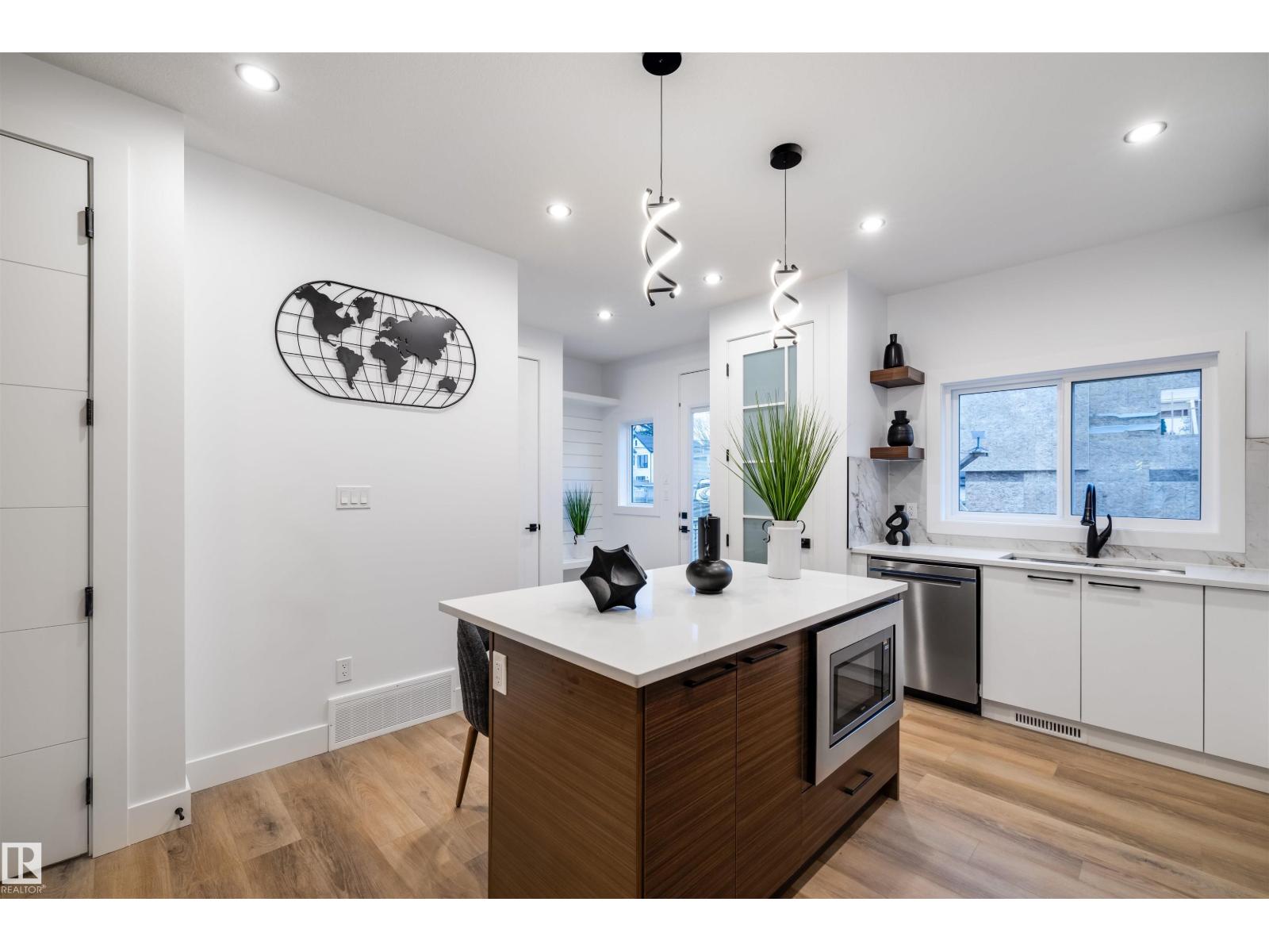 10814 108 ST NW - 18