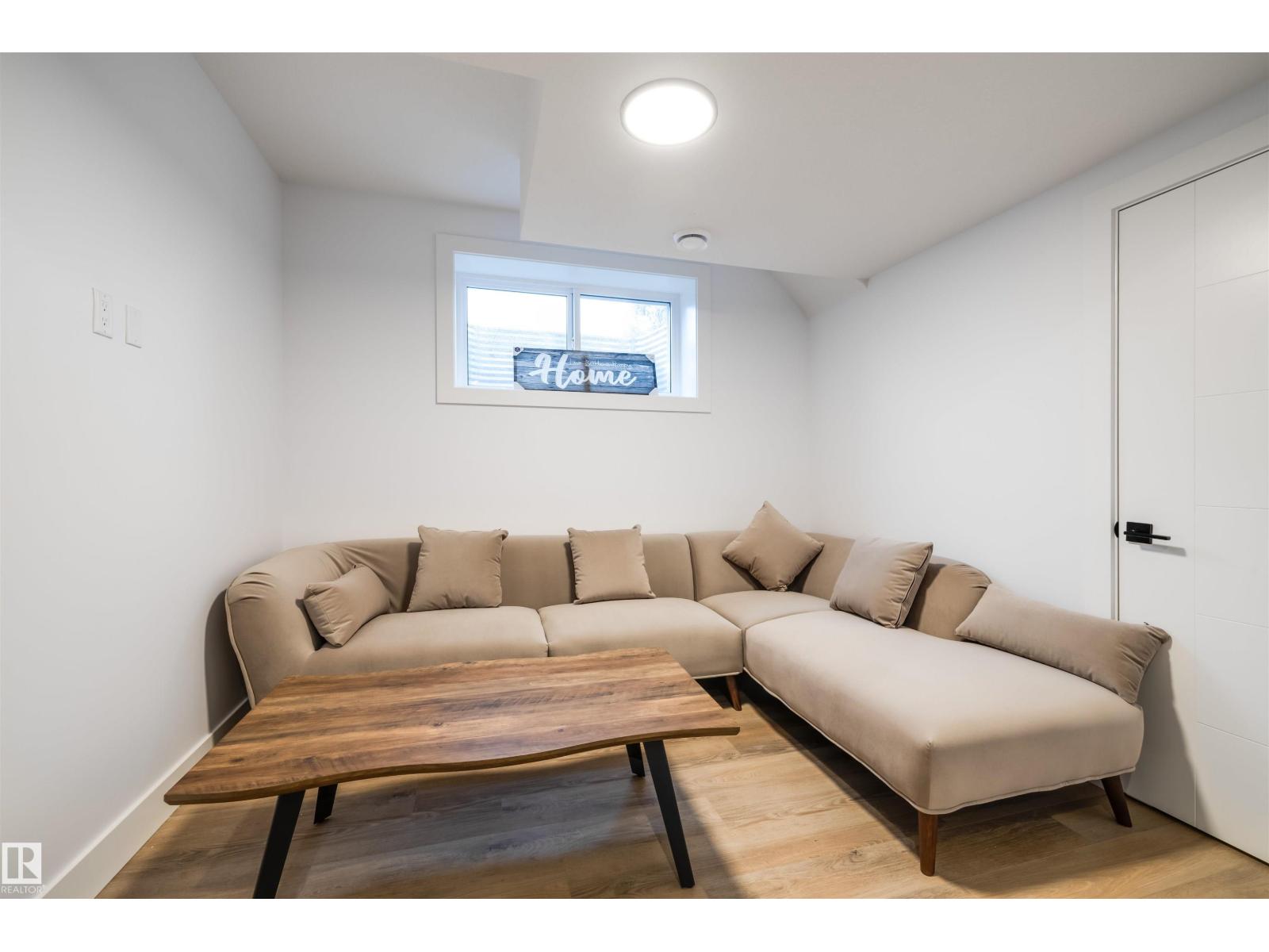 10814 108 ST NW - 42