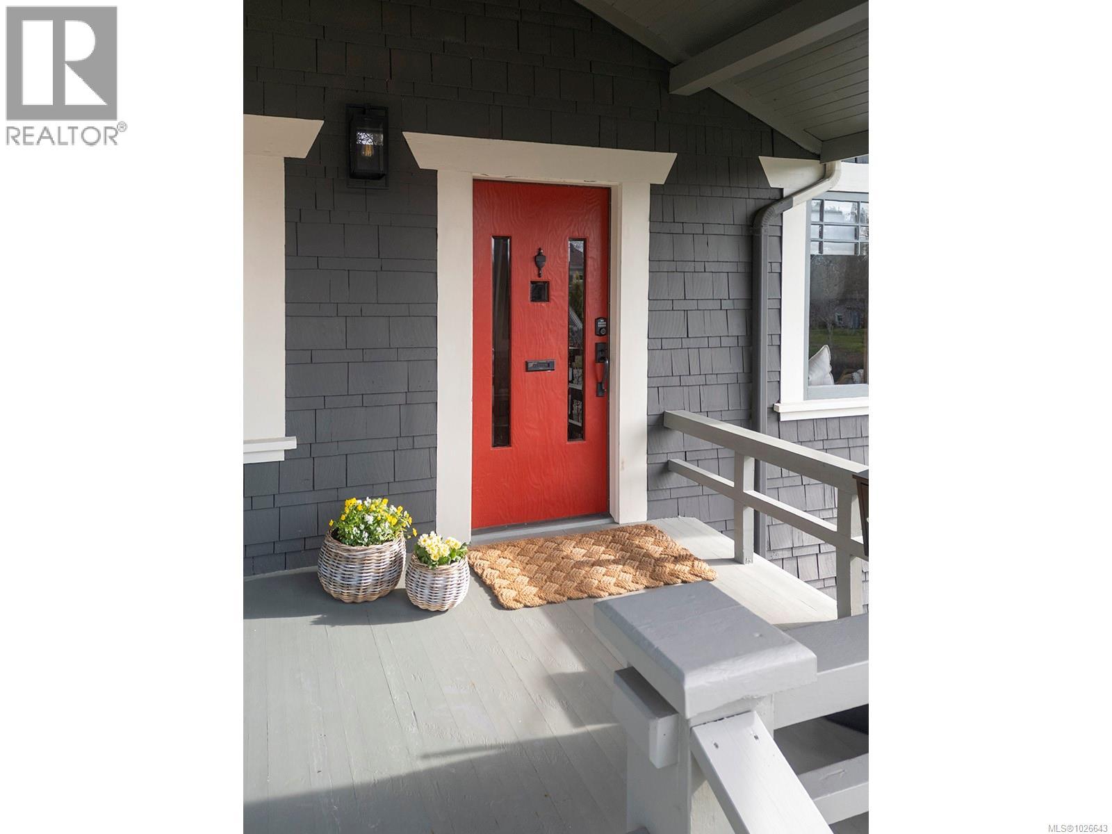939 Cowichan St - 2