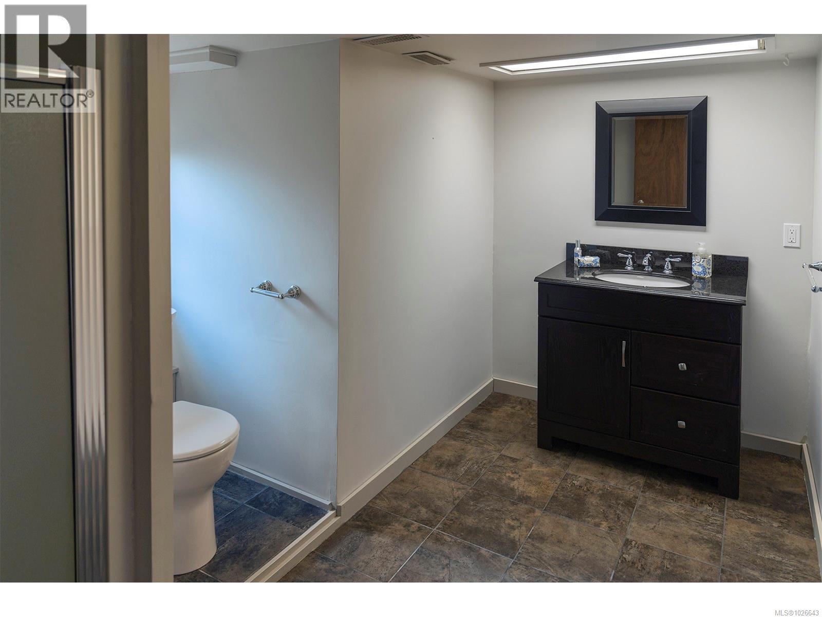 939 COWICHAN ST - 34