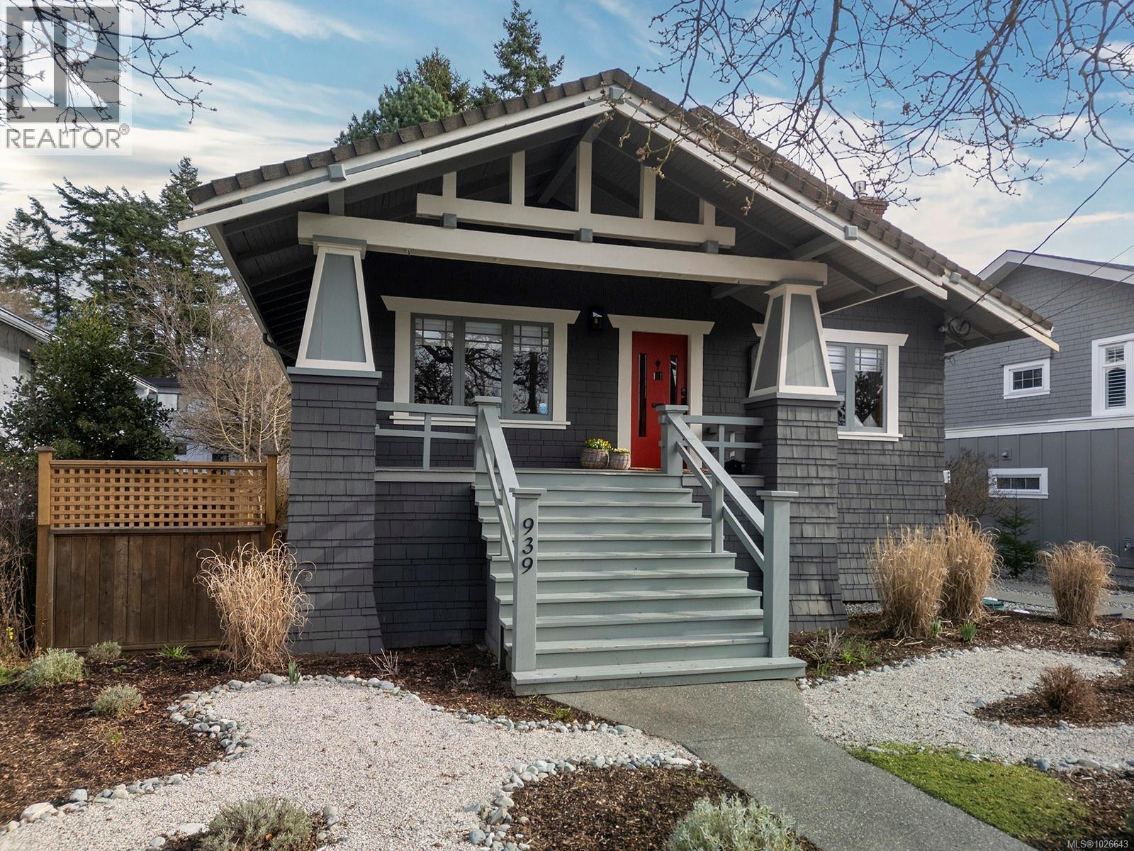 939 Cowichan St - 48