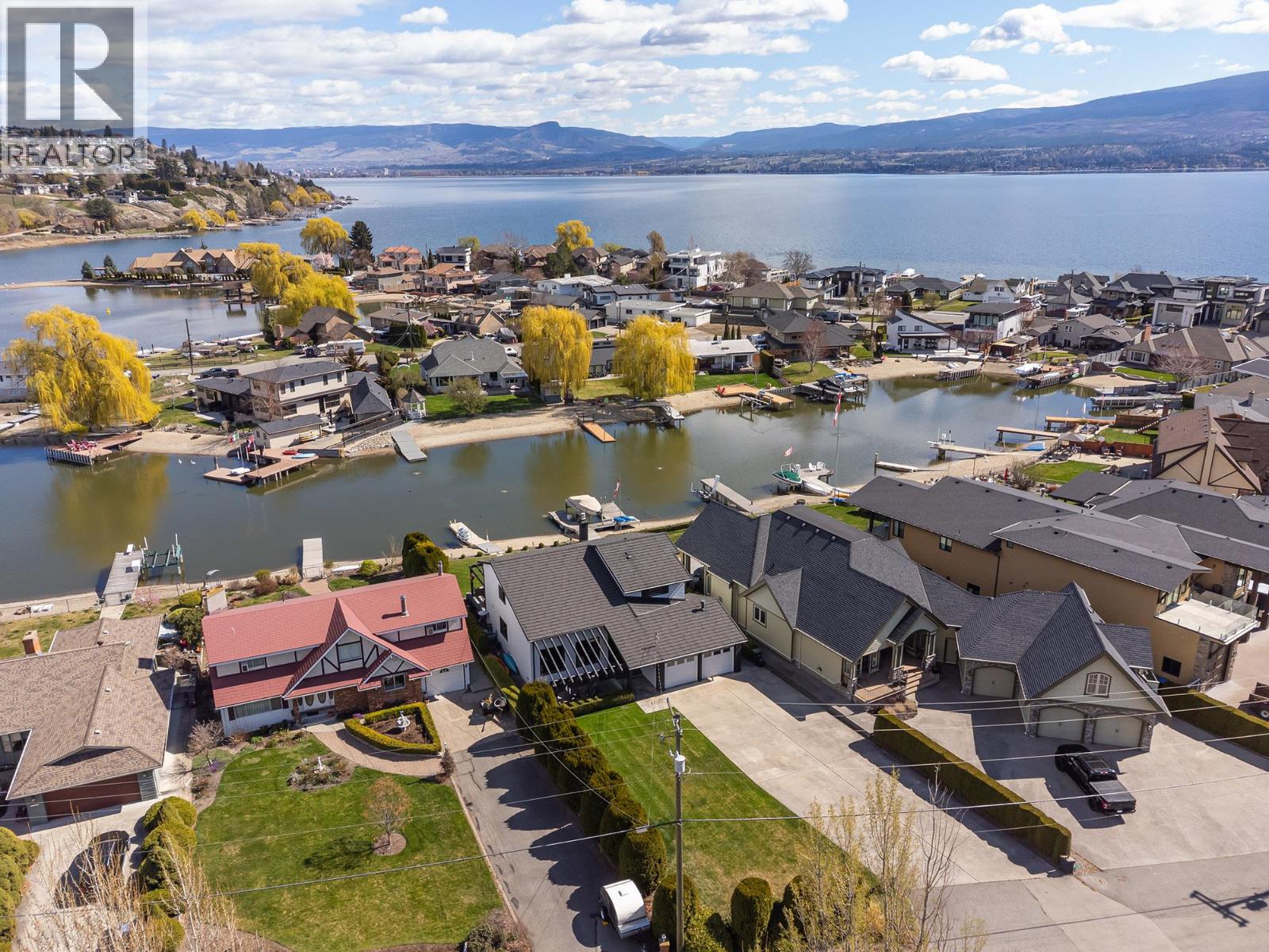 1404 Green Bay Road, West Kelowna