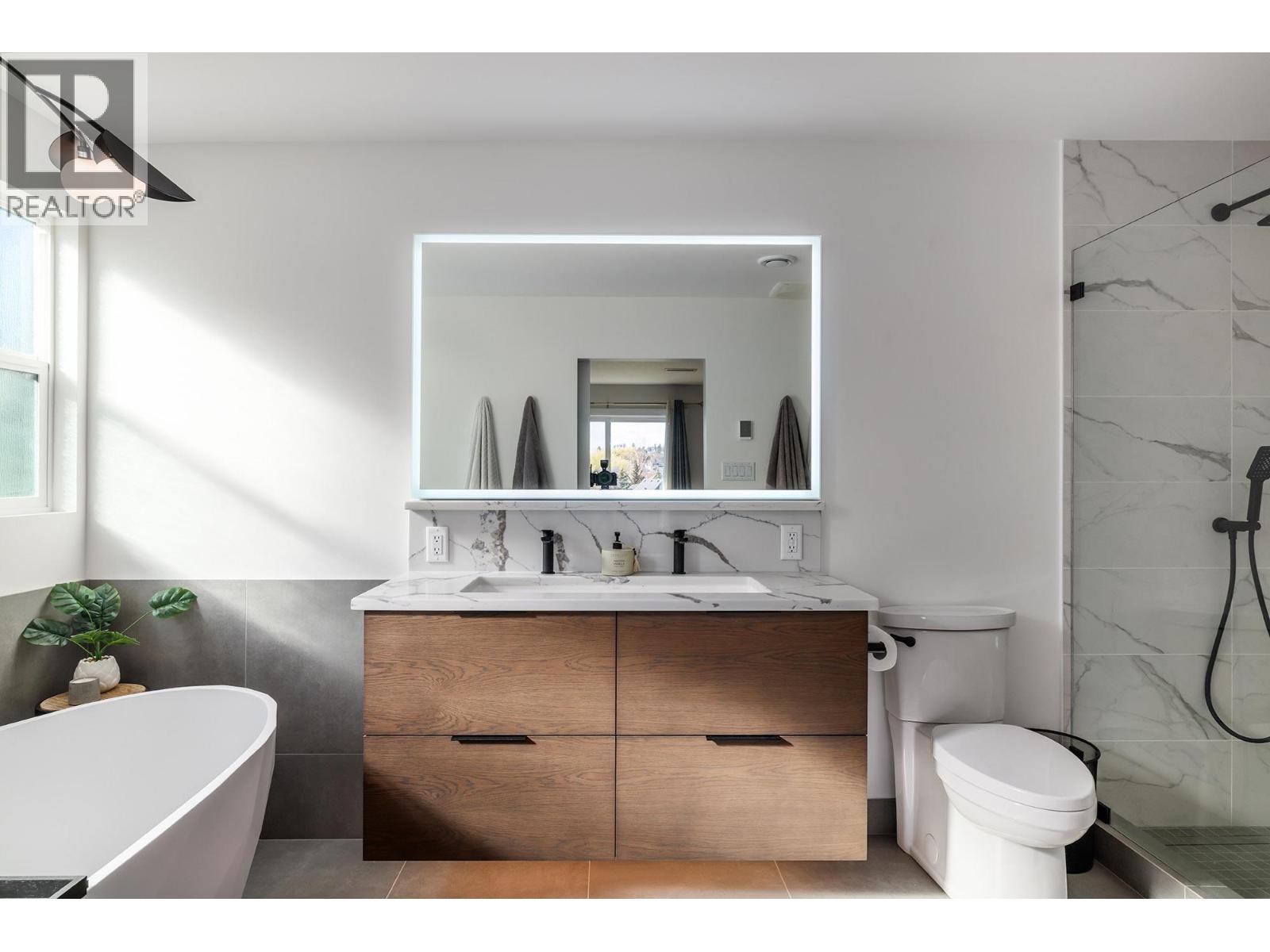  1404 Green Bay Road, West Kelowna