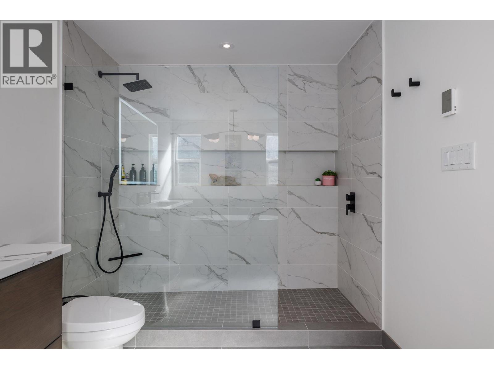  1404 Green Bay Road, West Kelowna