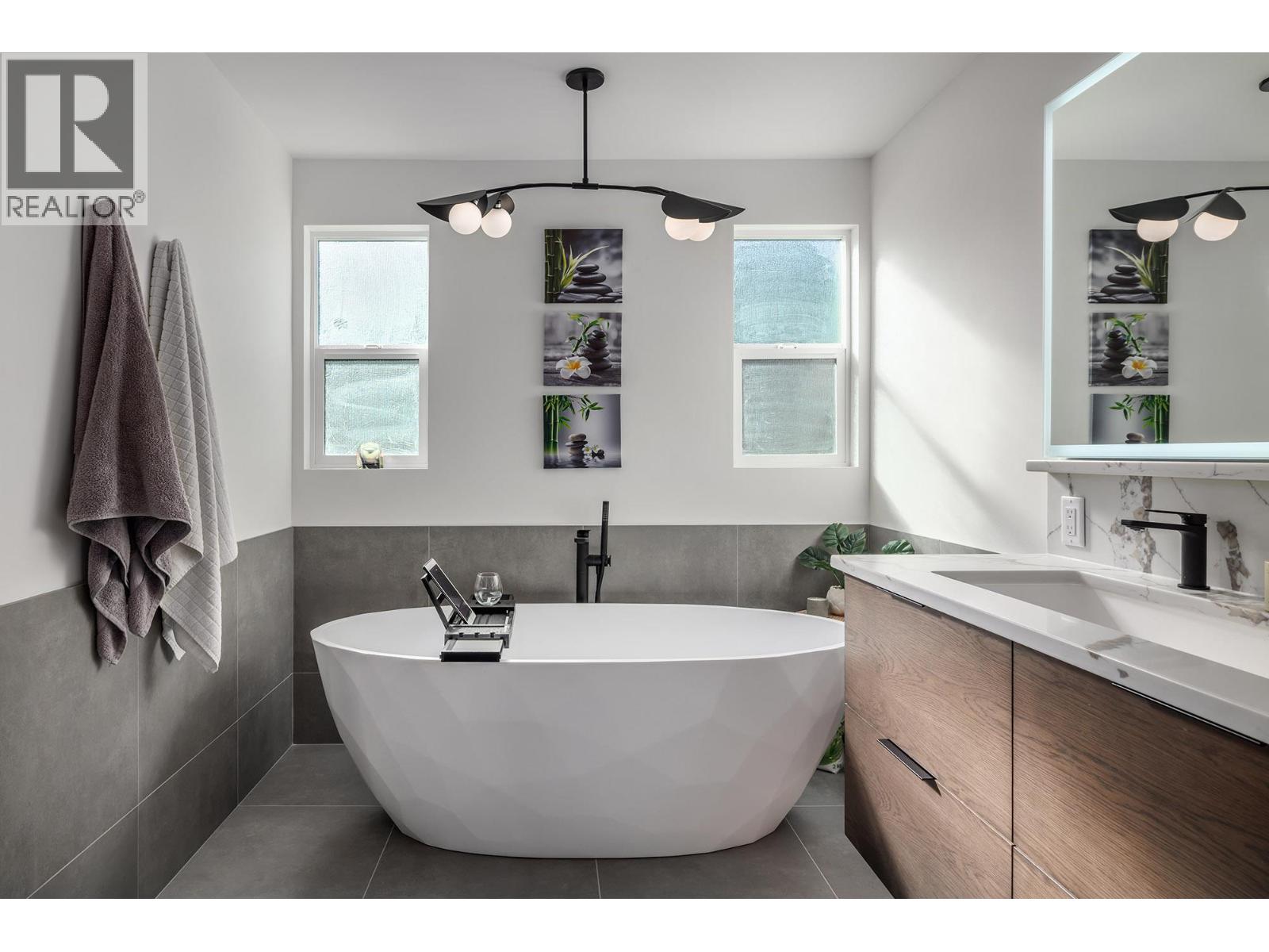  1404 Green Bay Road, West Kelowna