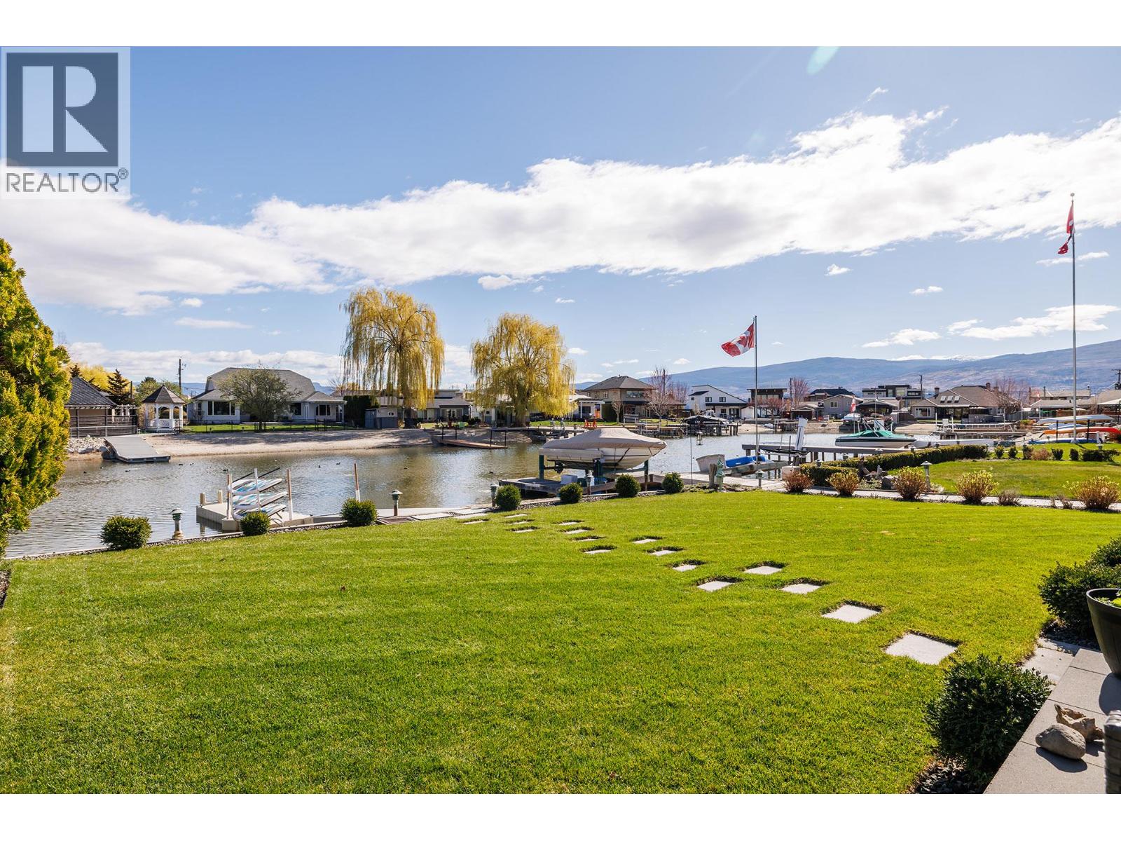  1404 Green Bay Road, West Kelowna