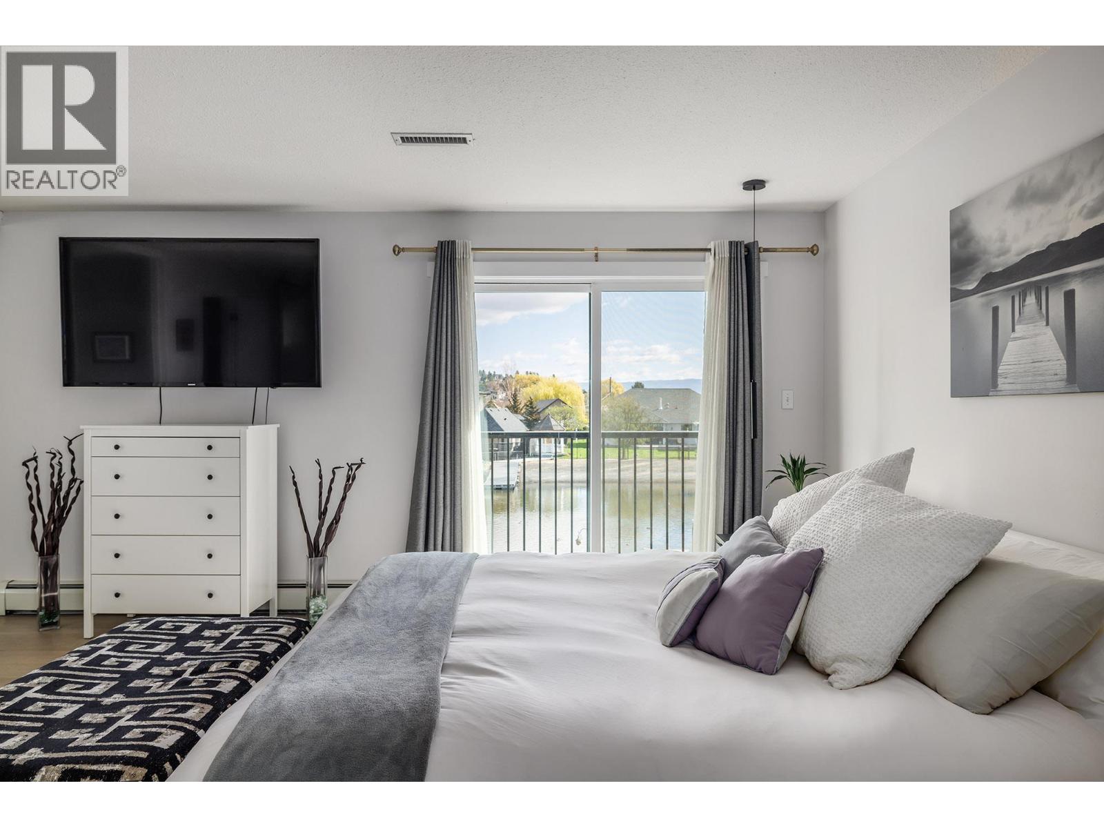  1404 Green Bay Road, West Kelowna