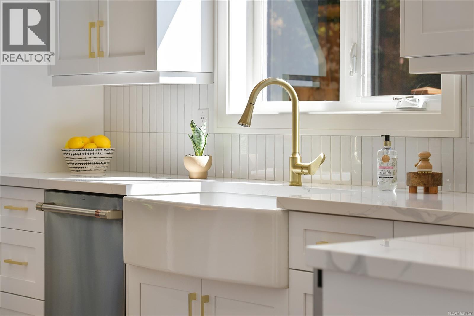 3 930 Falaise Cres, Saanich